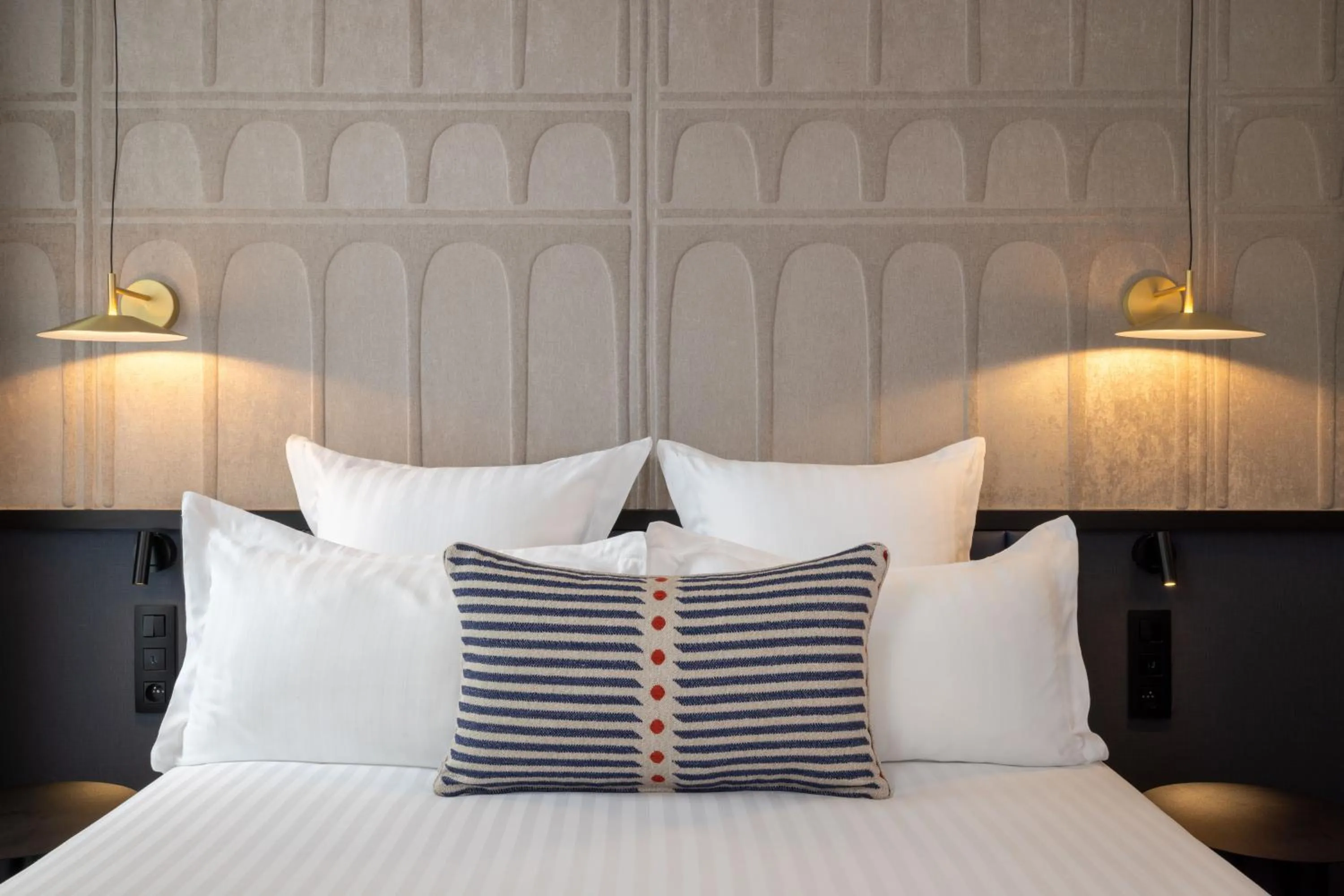 Bed in Hotel Grand Coeur Latin