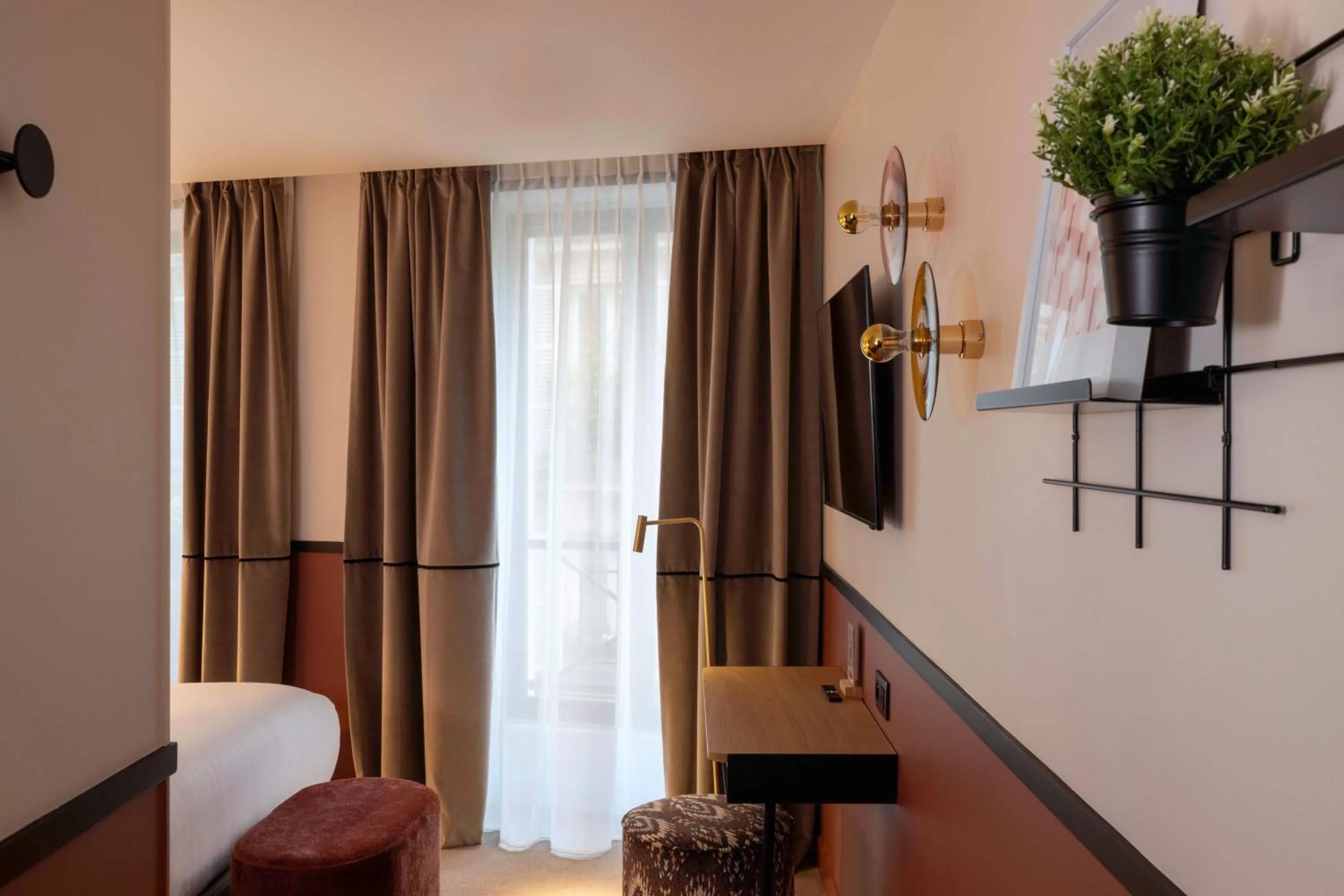 Bed in Hotel Grand Coeur Latin