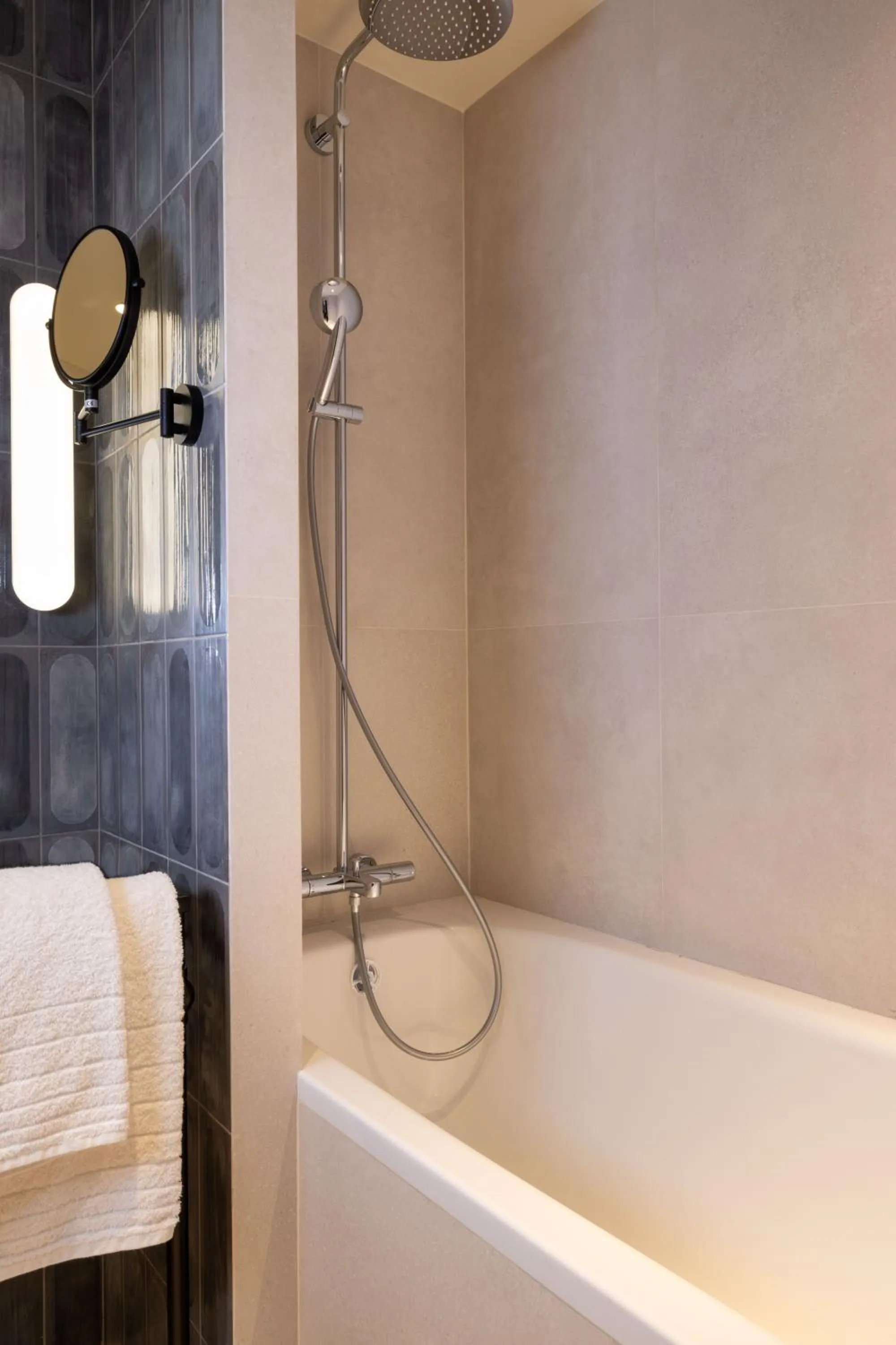 Bathroom in Hotel Grand Coeur Latin