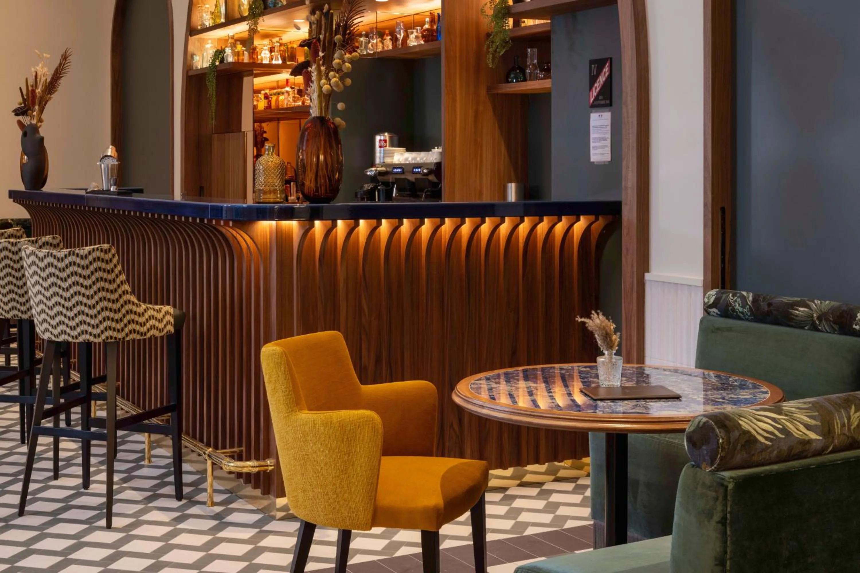 Lounge or bar in Hotel Grand Coeur Latin