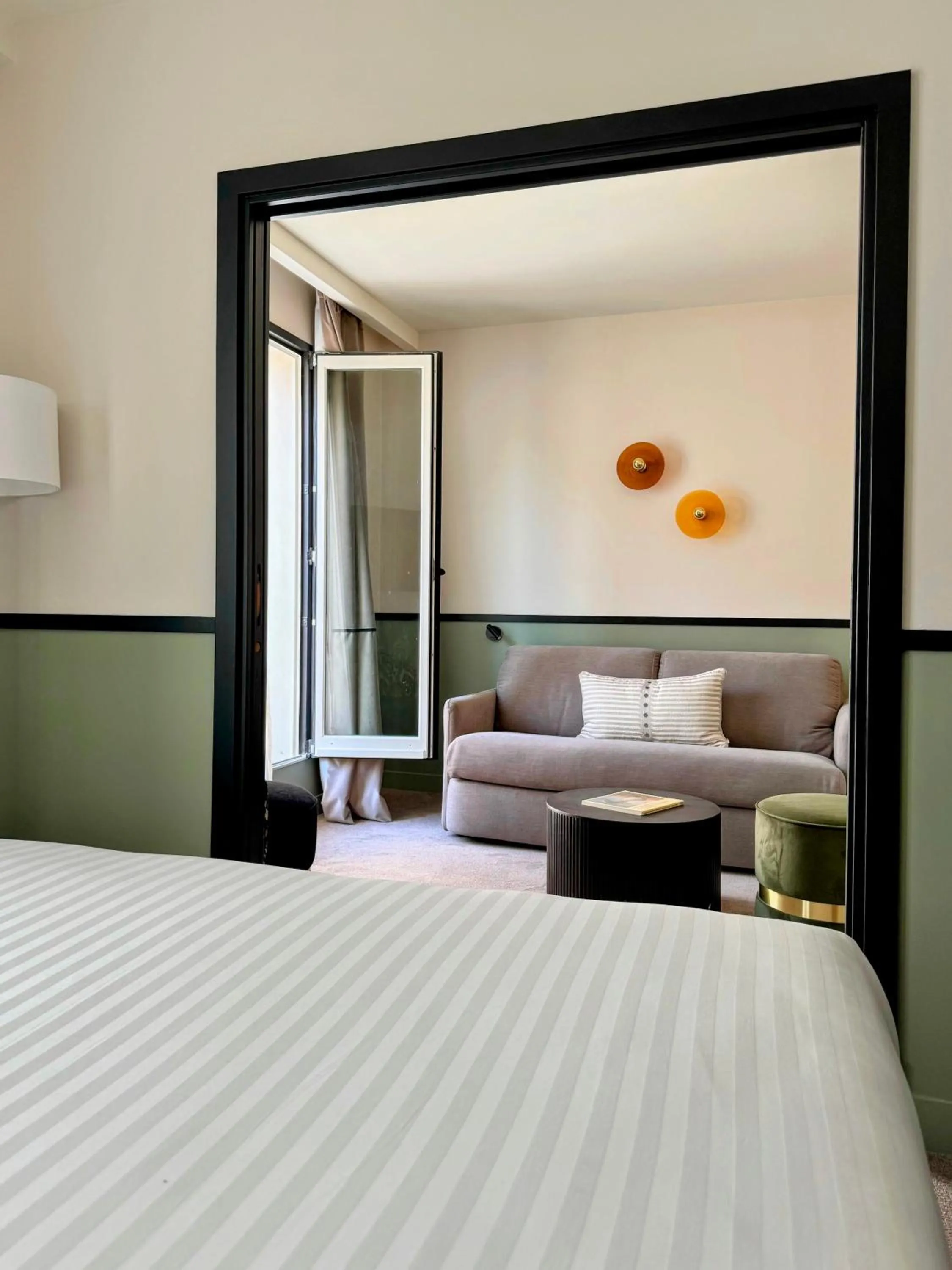 Bed in Hotel Grand Coeur Latin