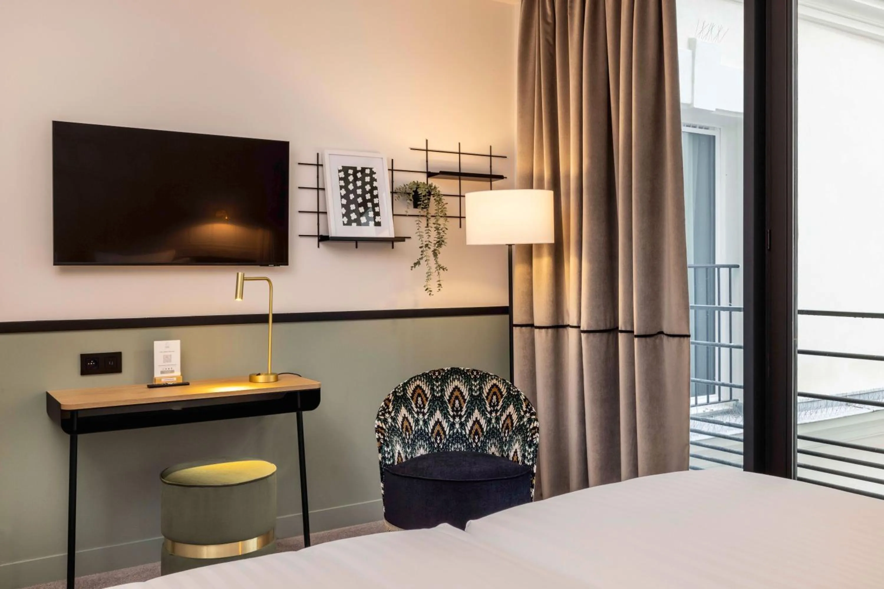 Bed in Hotel Grand Coeur Latin