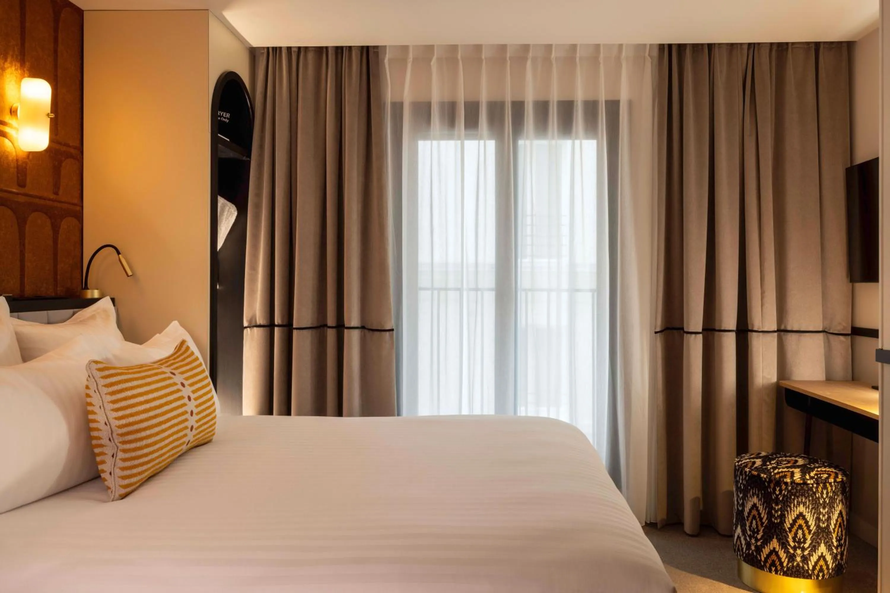 Bed in Hotel Grand Coeur Latin