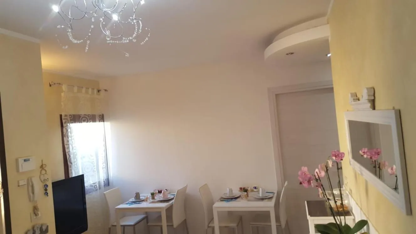 Communal lounge/ TV room in B&B Villa Orchidea