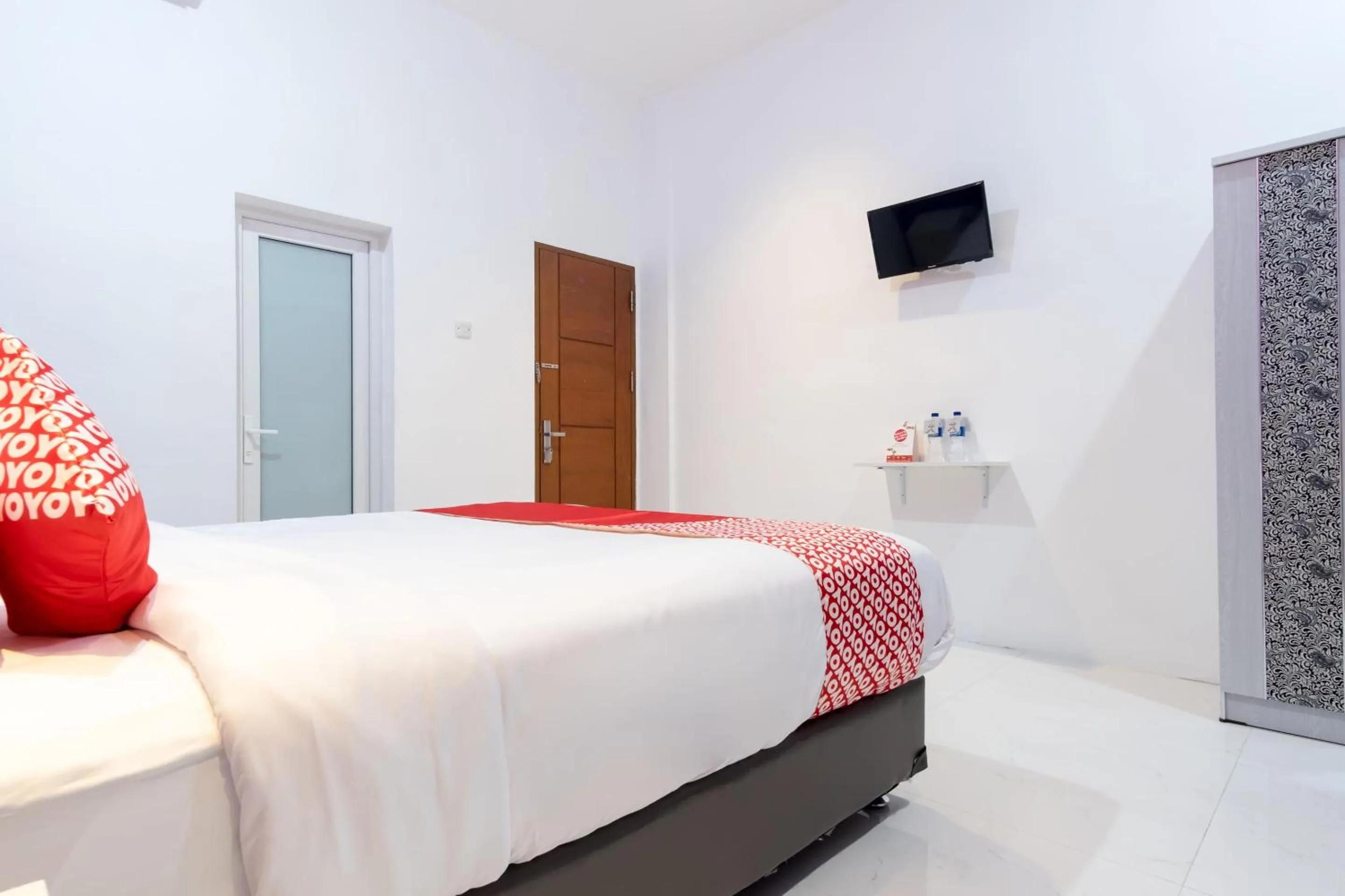 Bedroom, Bed in Hotel O Royal Guest House