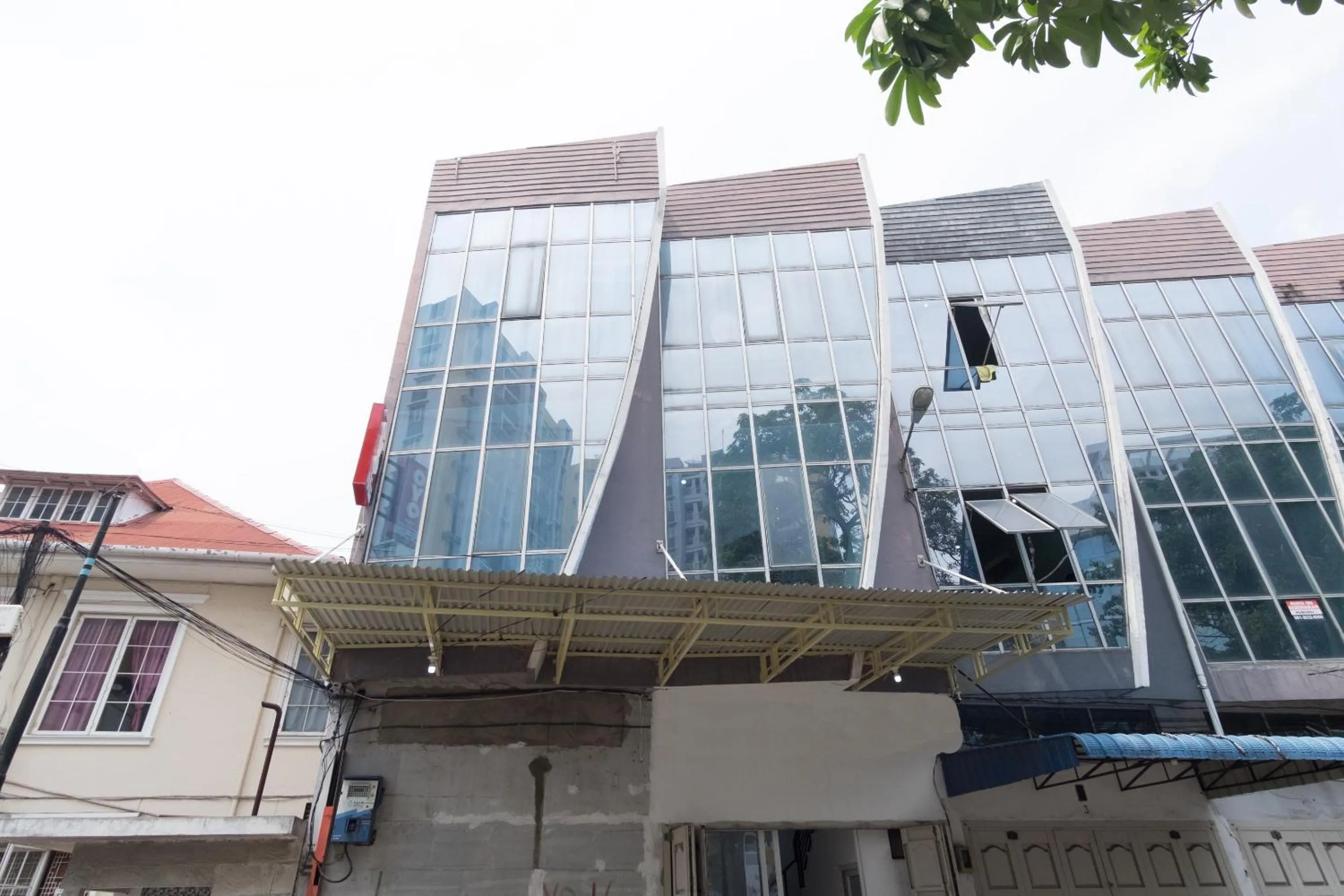 Facade/entrance in Hotel O Royal Guest House