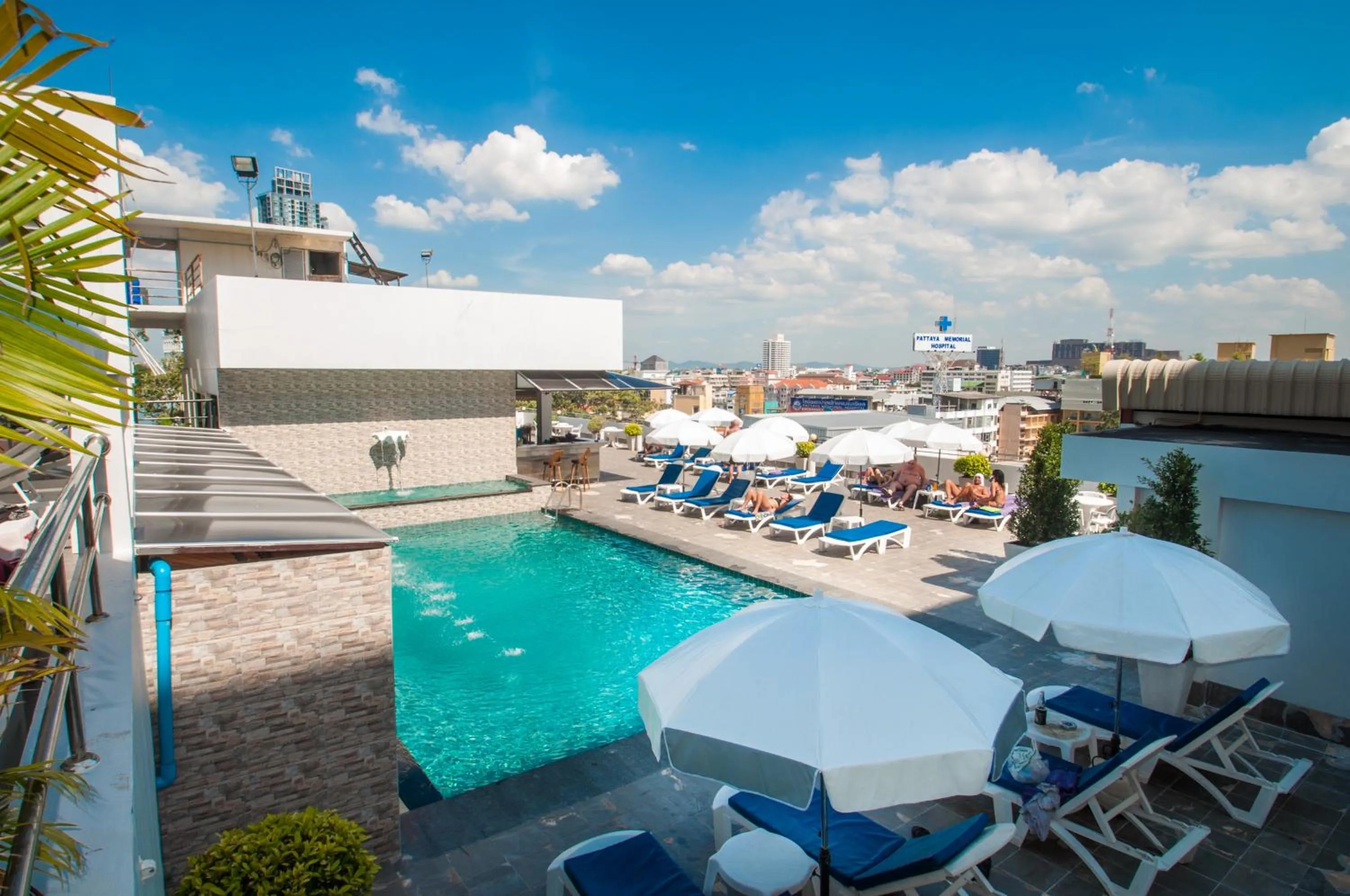 Swimming pool in Flipper House Hotel - SHA Extra Plus