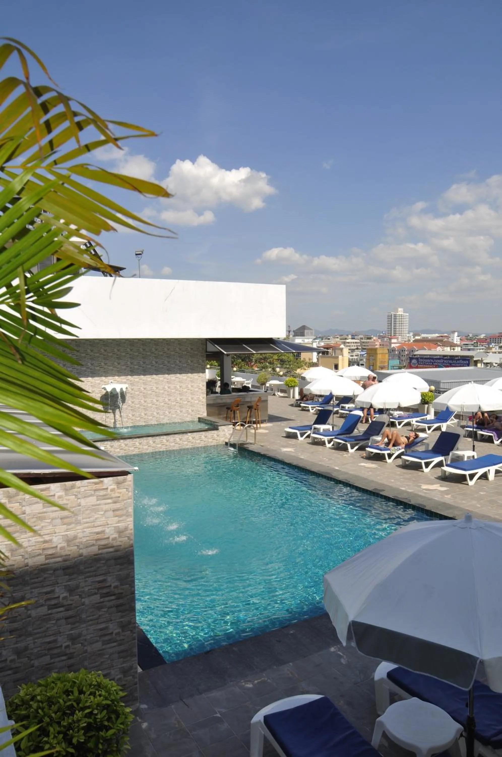 Swimming pool in Flipper House Hotel - SHA Extra Plus