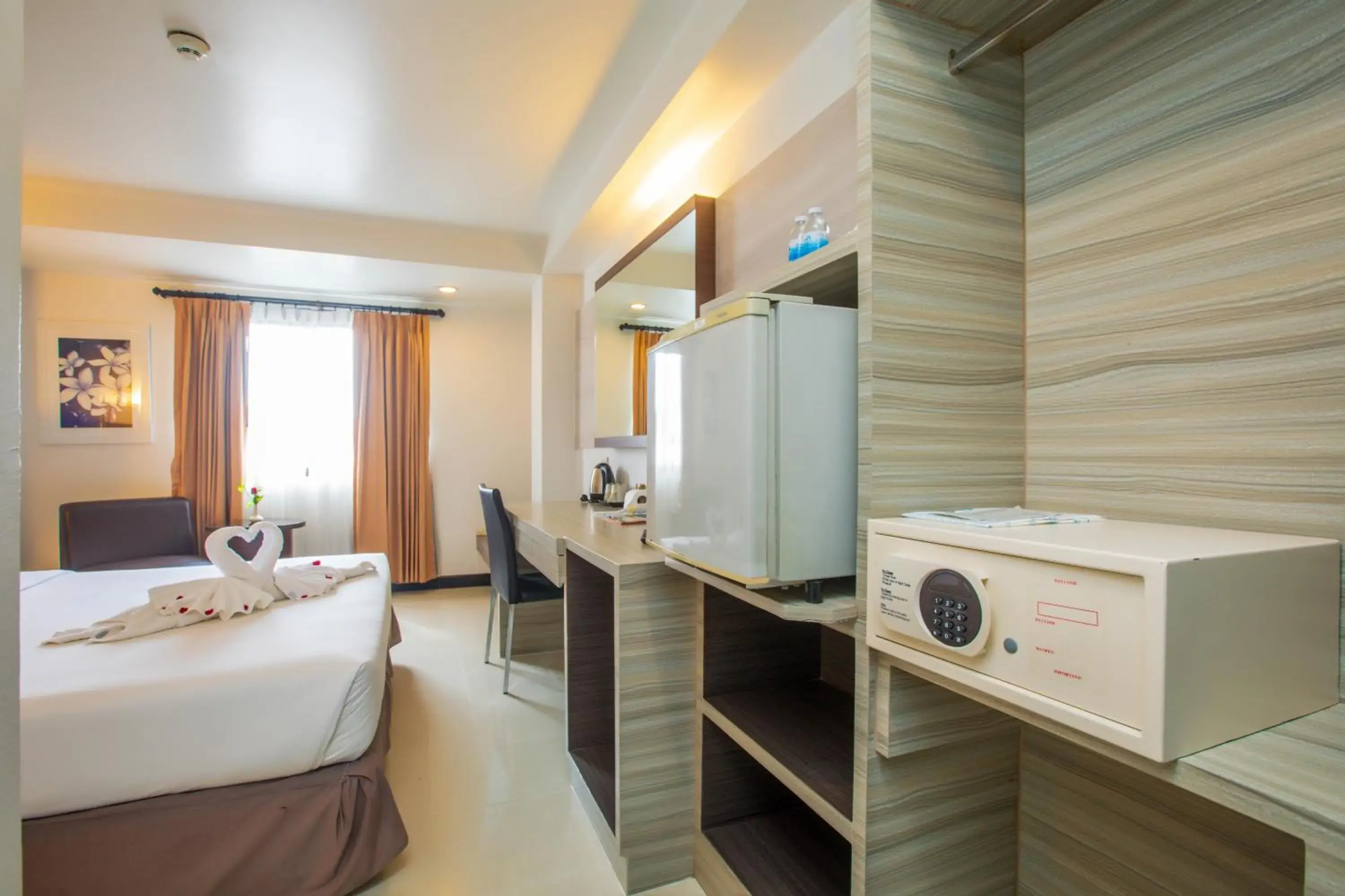 Standard Double Room in Flipper House Hotel - SHA Extra Plus Standard Double Room in Flipper House Hotel - SHA Extra Plus