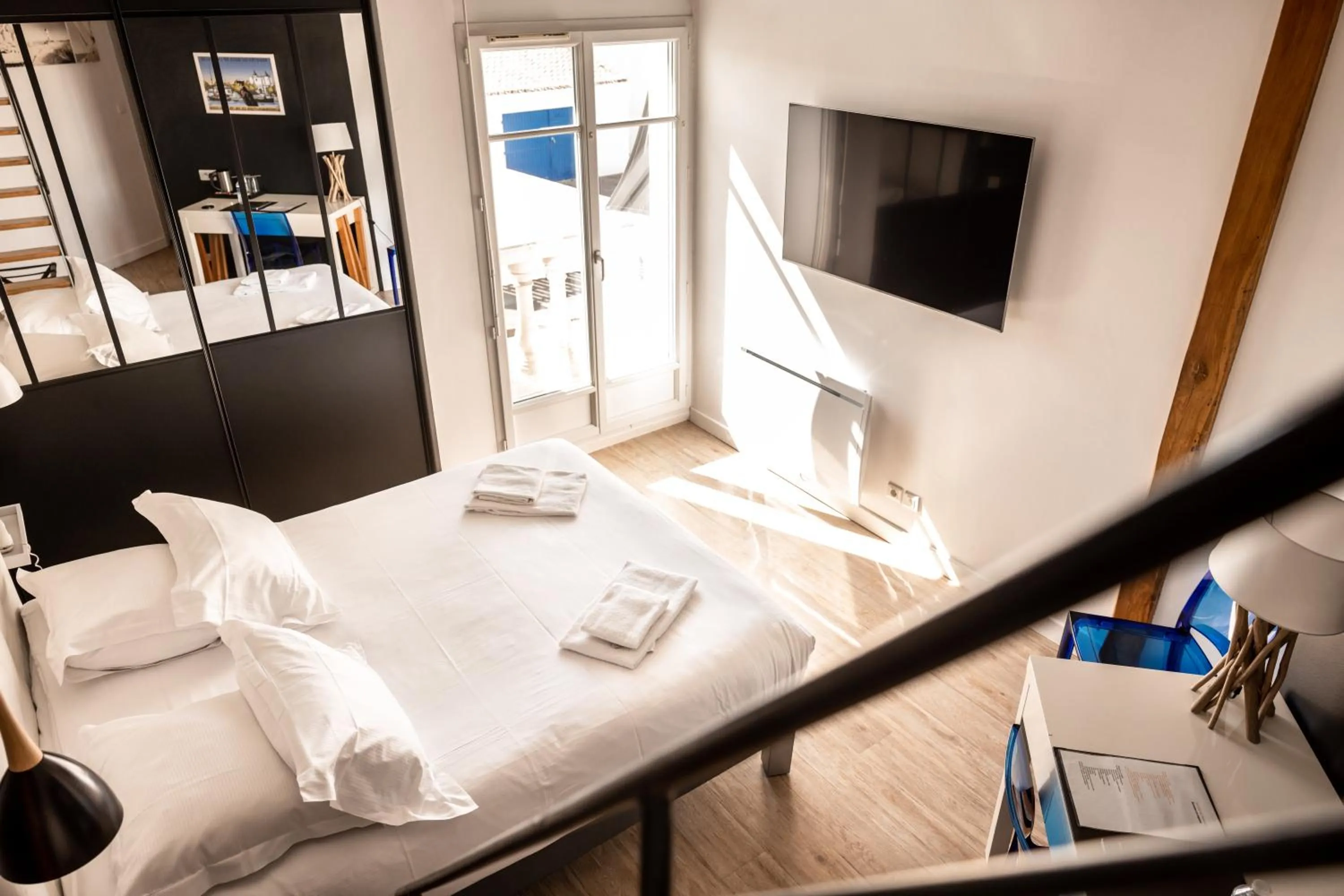 Bed in Logis Hôtel La Chaize