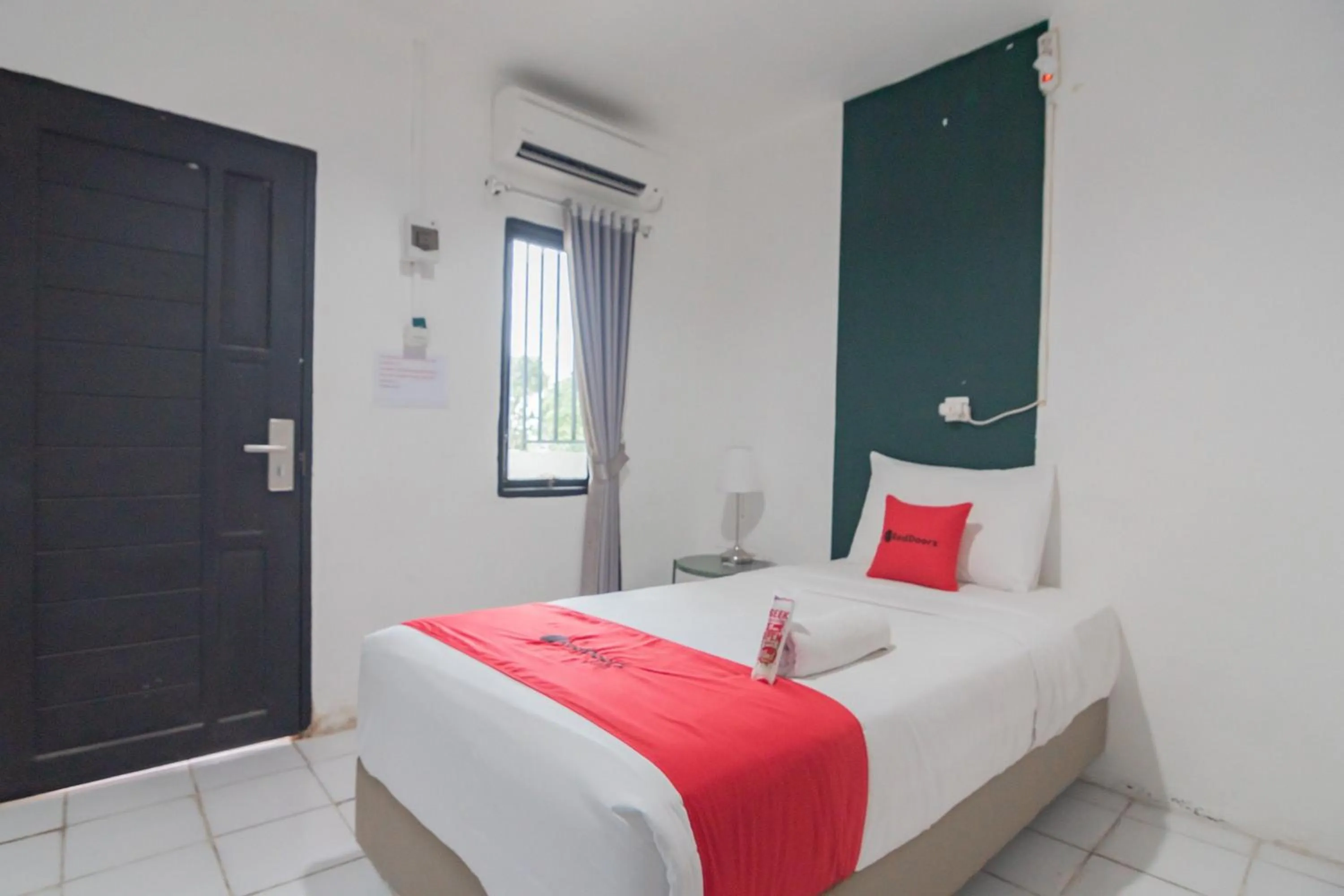 Bed in RedDoorz At Sani Guest House Balikpapan