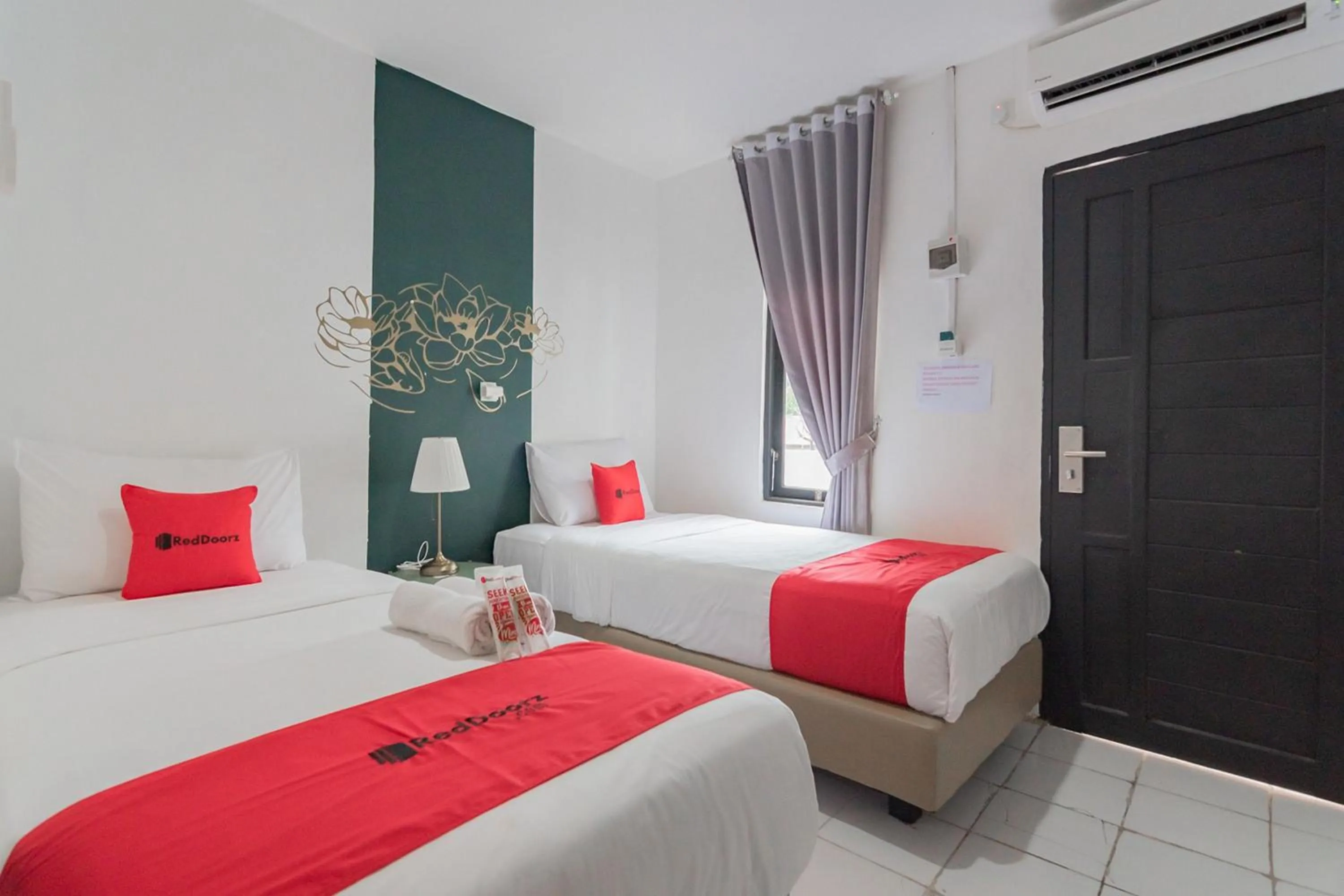 Bed in RedDoorz At Sani Guest House Balikpapan