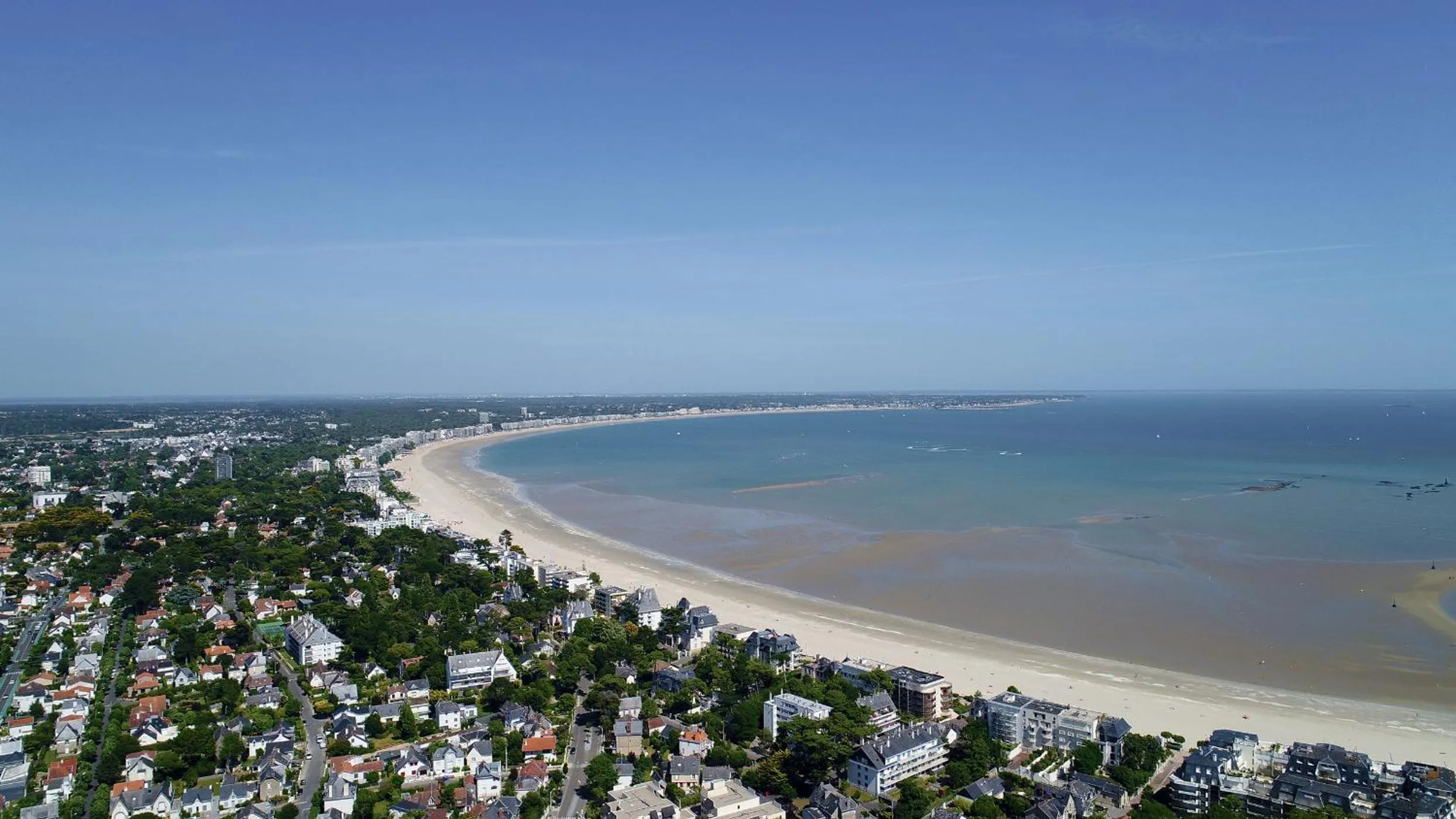 Beach in Hôtel Château des Tourelles - Relais Thalasso & Spa