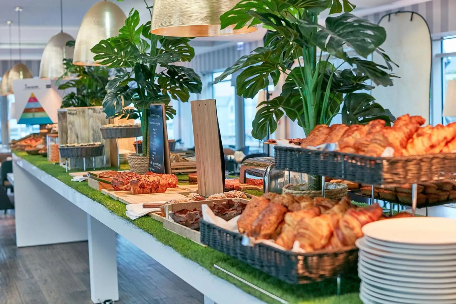 Buffet breakfast in Hôtel Château des Tourelles - Relais Thalasso & Spa