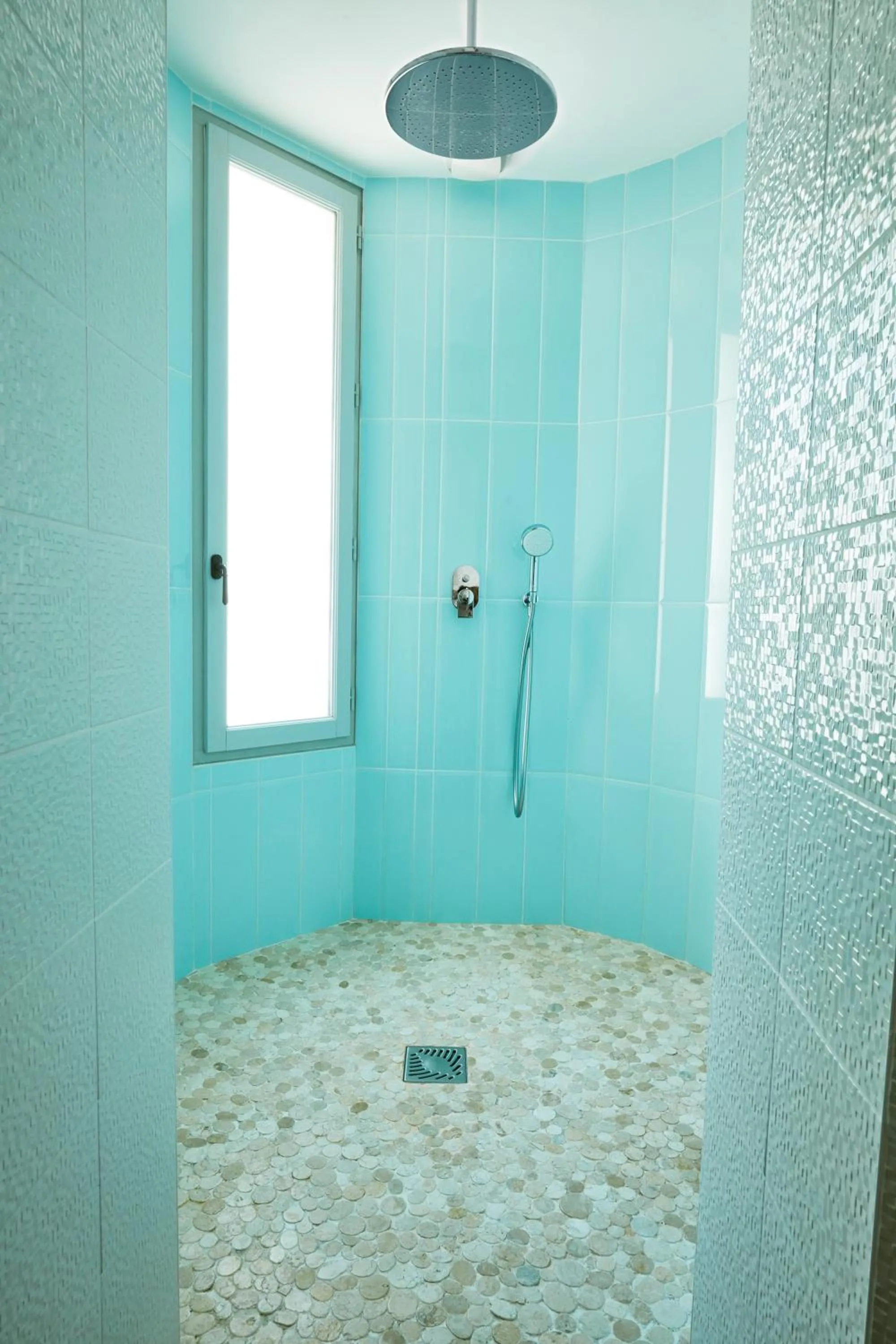 Shower in Hôtel Château des Tourelles - Relais Thalasso & Spa