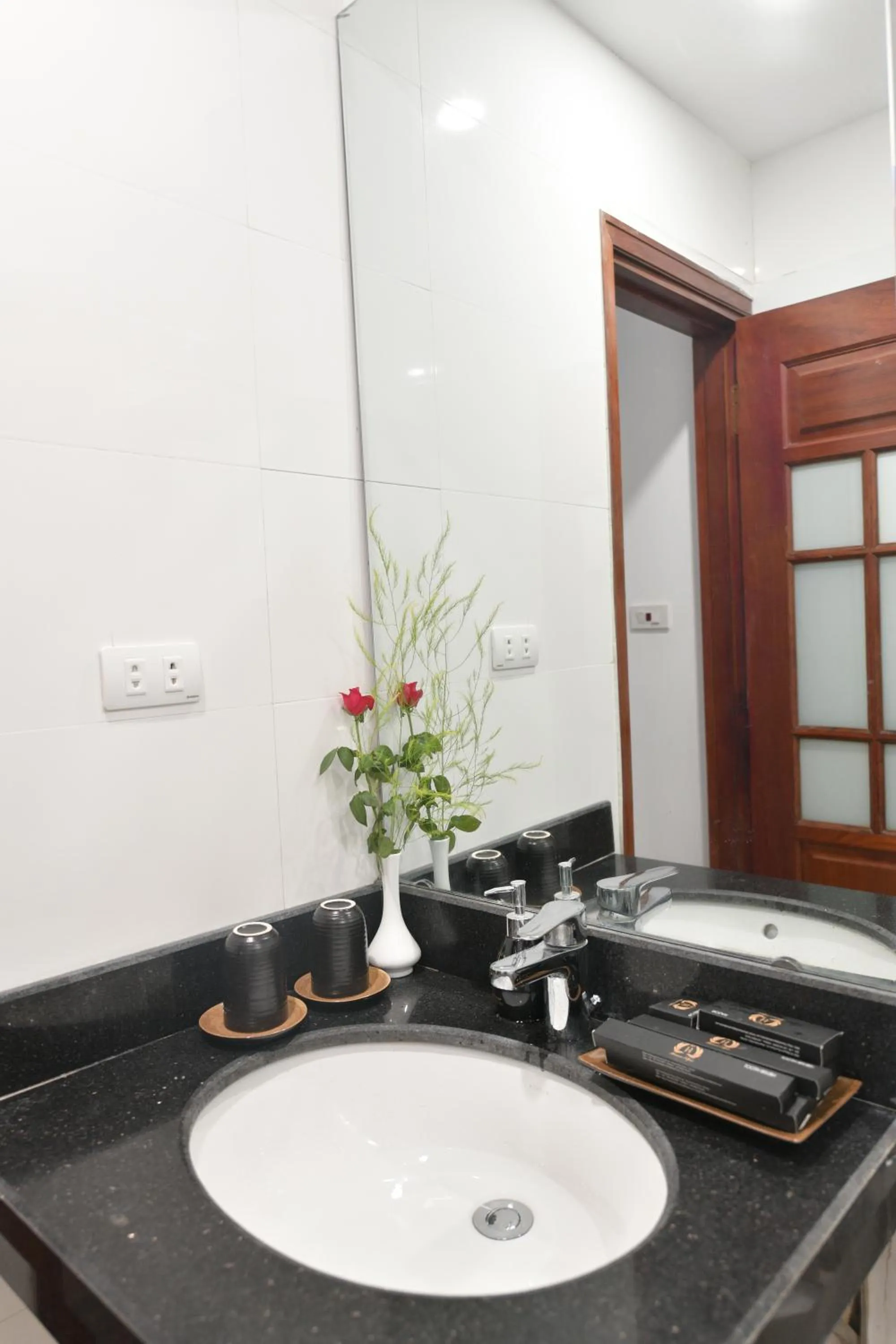 Bathroom in Hanoi Elpis Grand Hotel