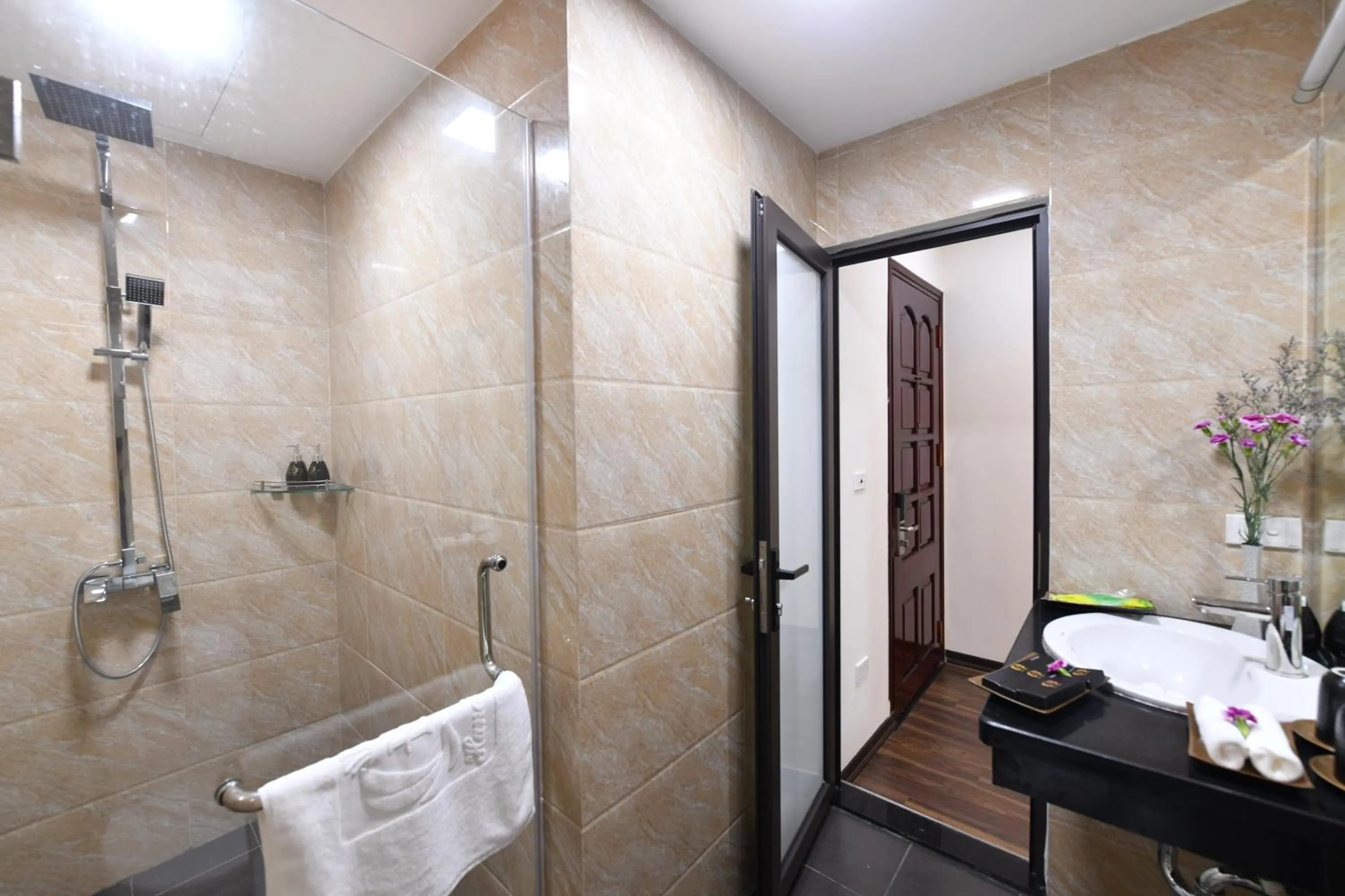 Shower in Hanoi Elpis Grand Hotel