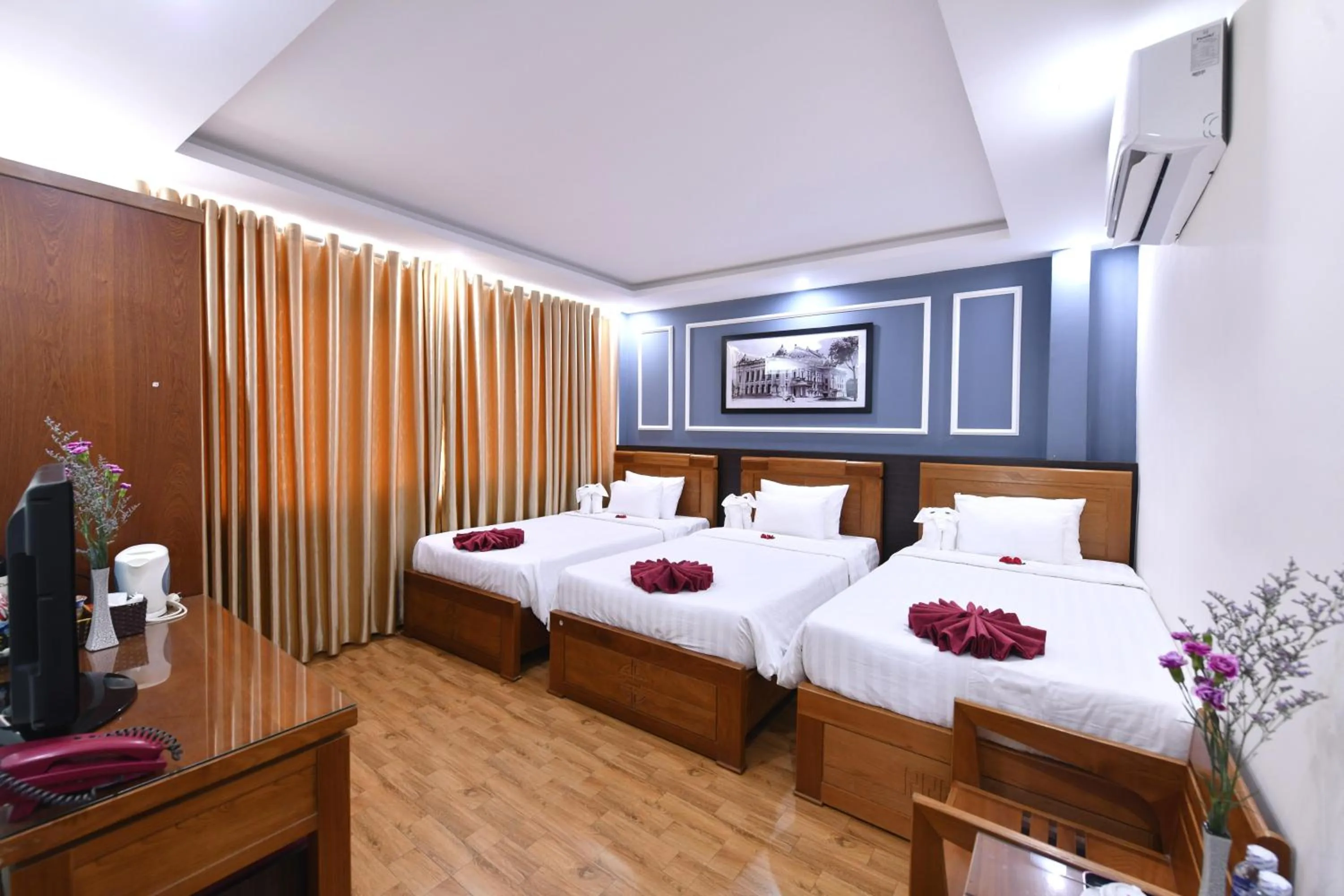 Bed in Hanoi Elpis Grand Hotel