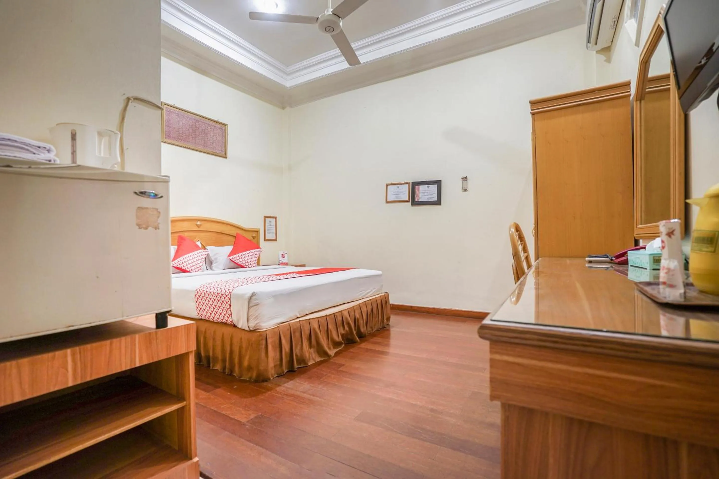 Bedroom in SUPER OYO 1173 Hotel Shofa Marwah