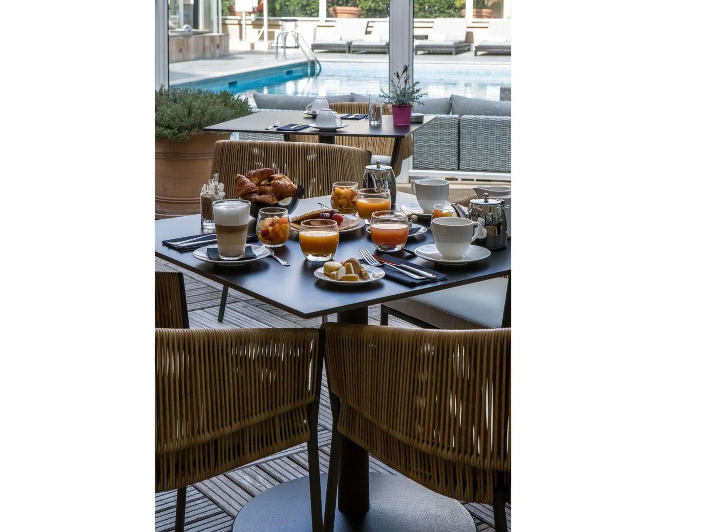 Breakfast in Grand Hôtel Roi René Aix - MGallery Collection