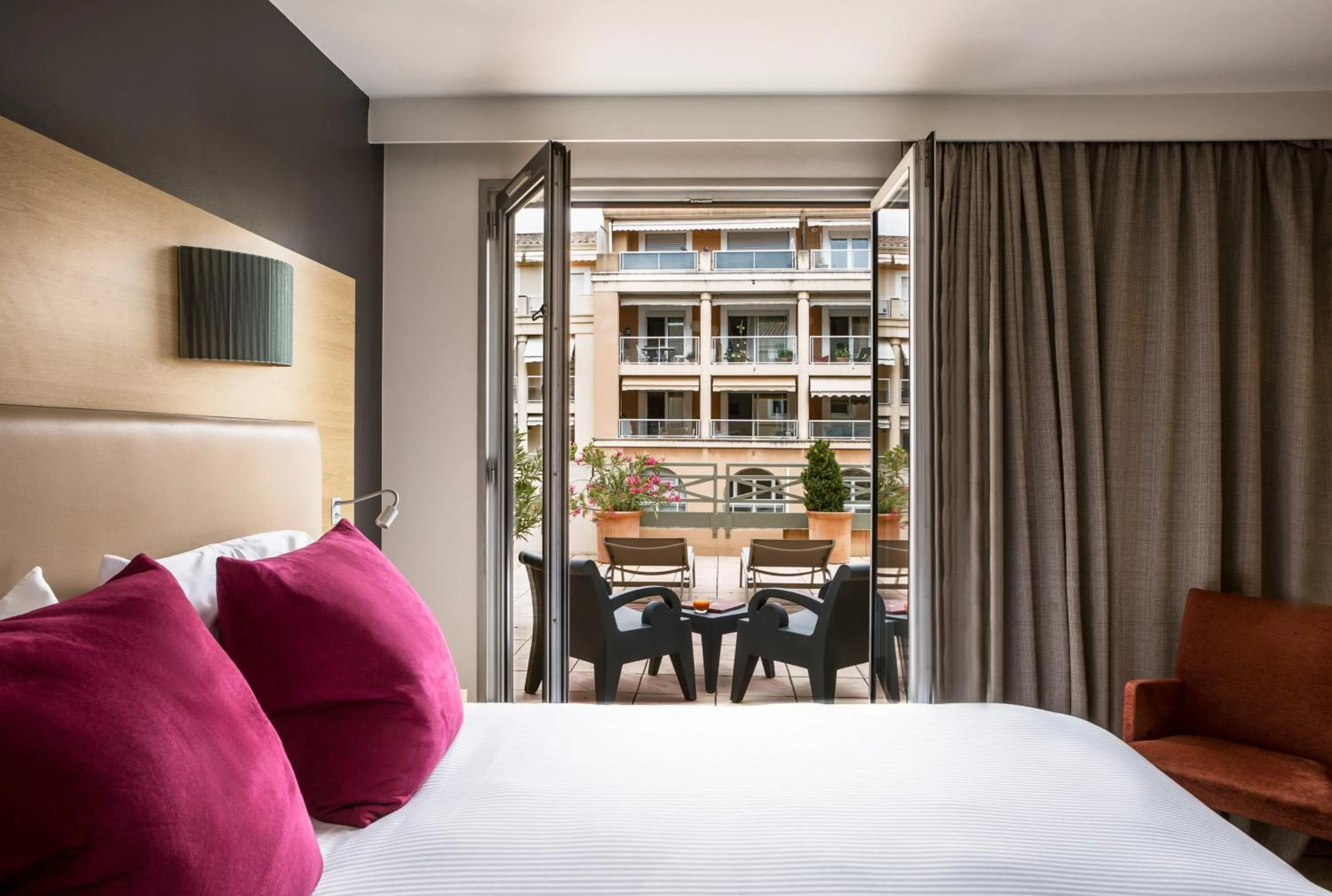 Bedroom, Bed in Grand Hôtel Roi René Aix - MGallery Collection