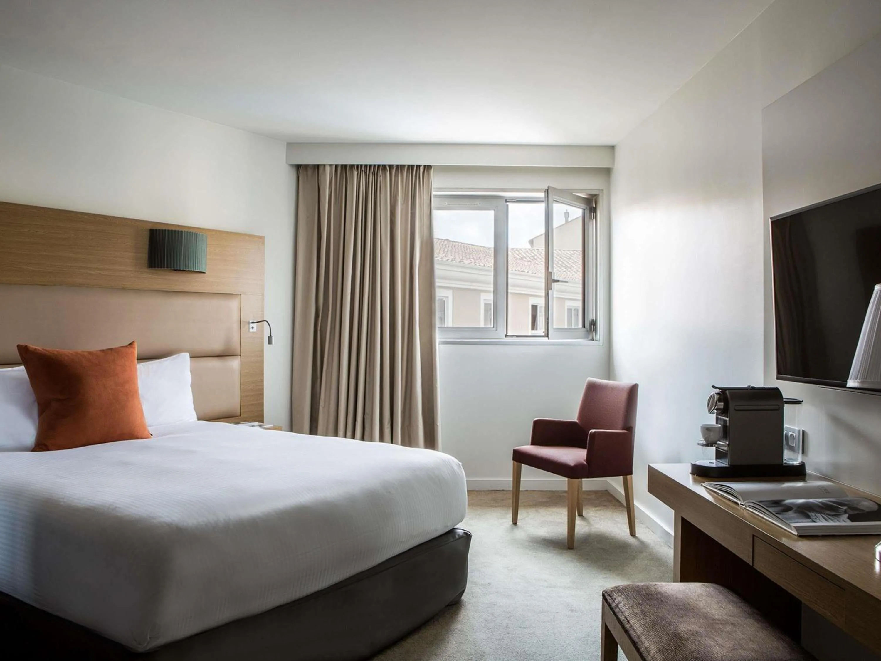 Bedroom, Bed in Grand Hôtel Roi René Aix - MGallery Collection