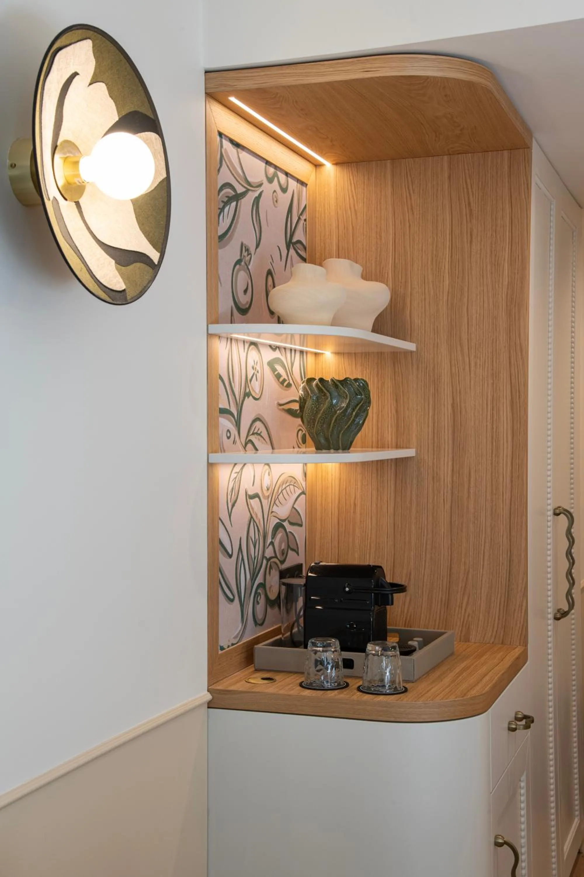 Coffee/tea facilities in Grand Hôtel Roi René Aix - MGallery Collection