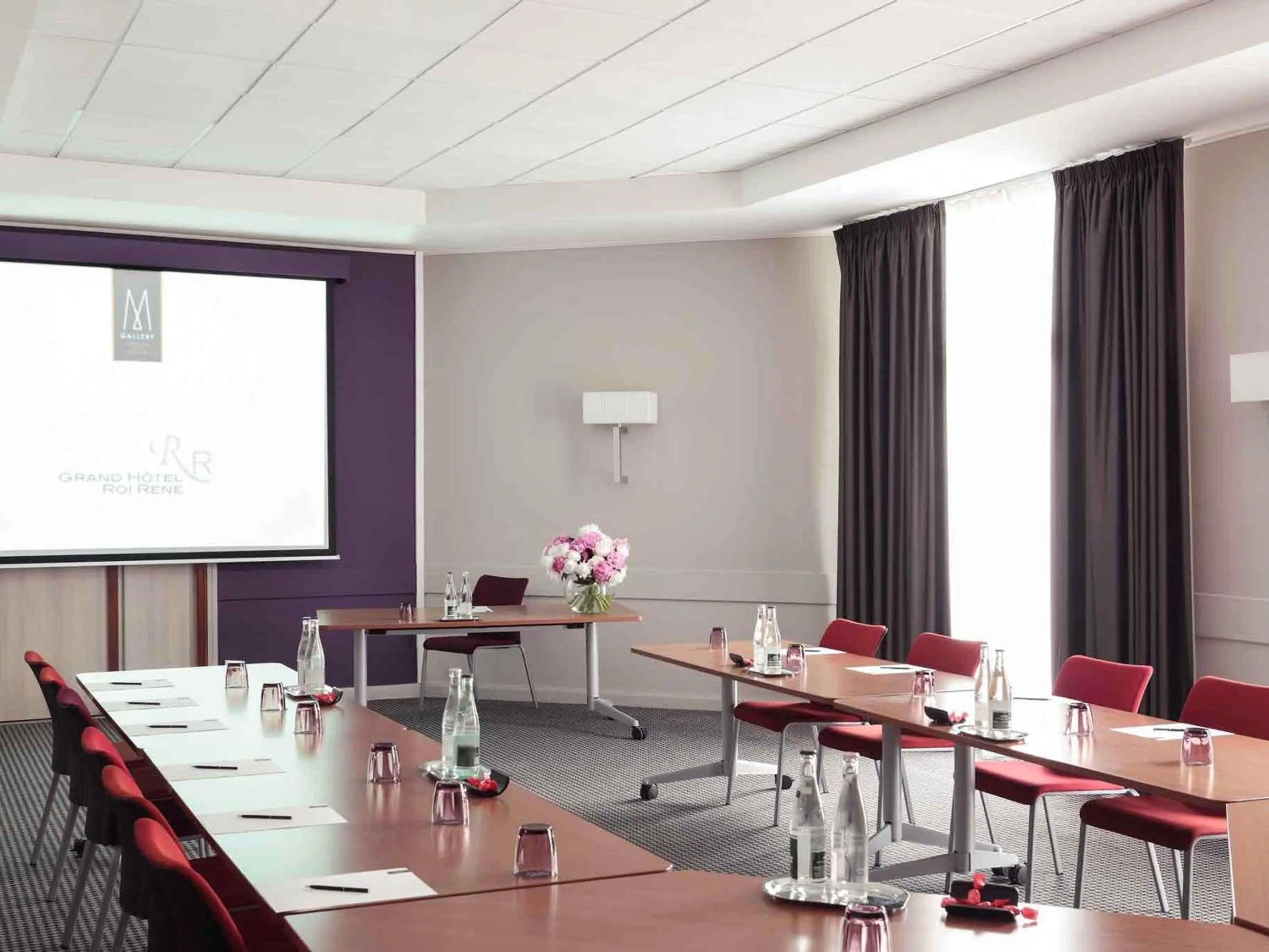 Meeting/conference room in Grand Hôtel Roi René Aix - MGallery Collection