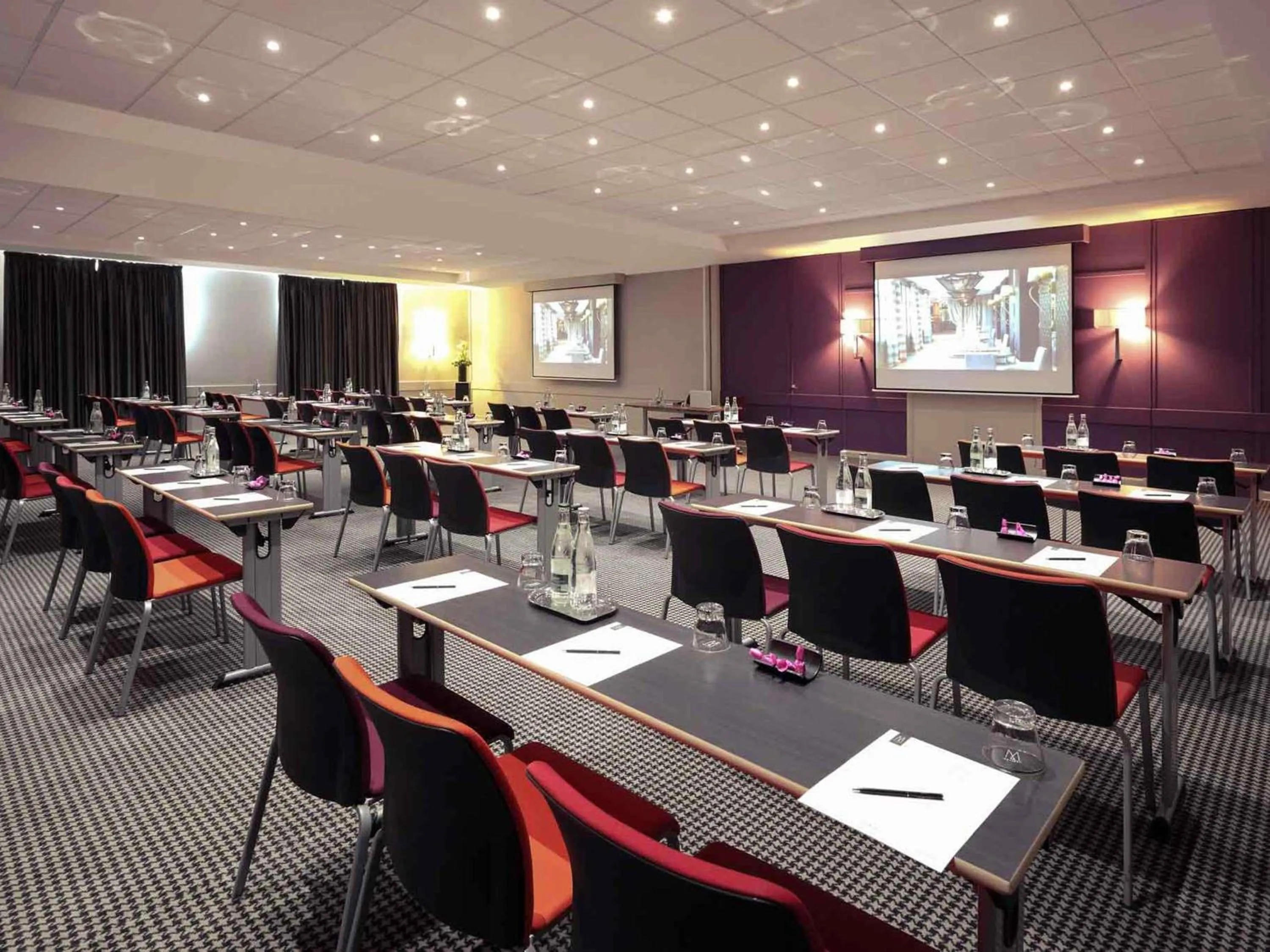 Meeting/conference room in Grand Hôtel Roi René Aix - MGallery Collection