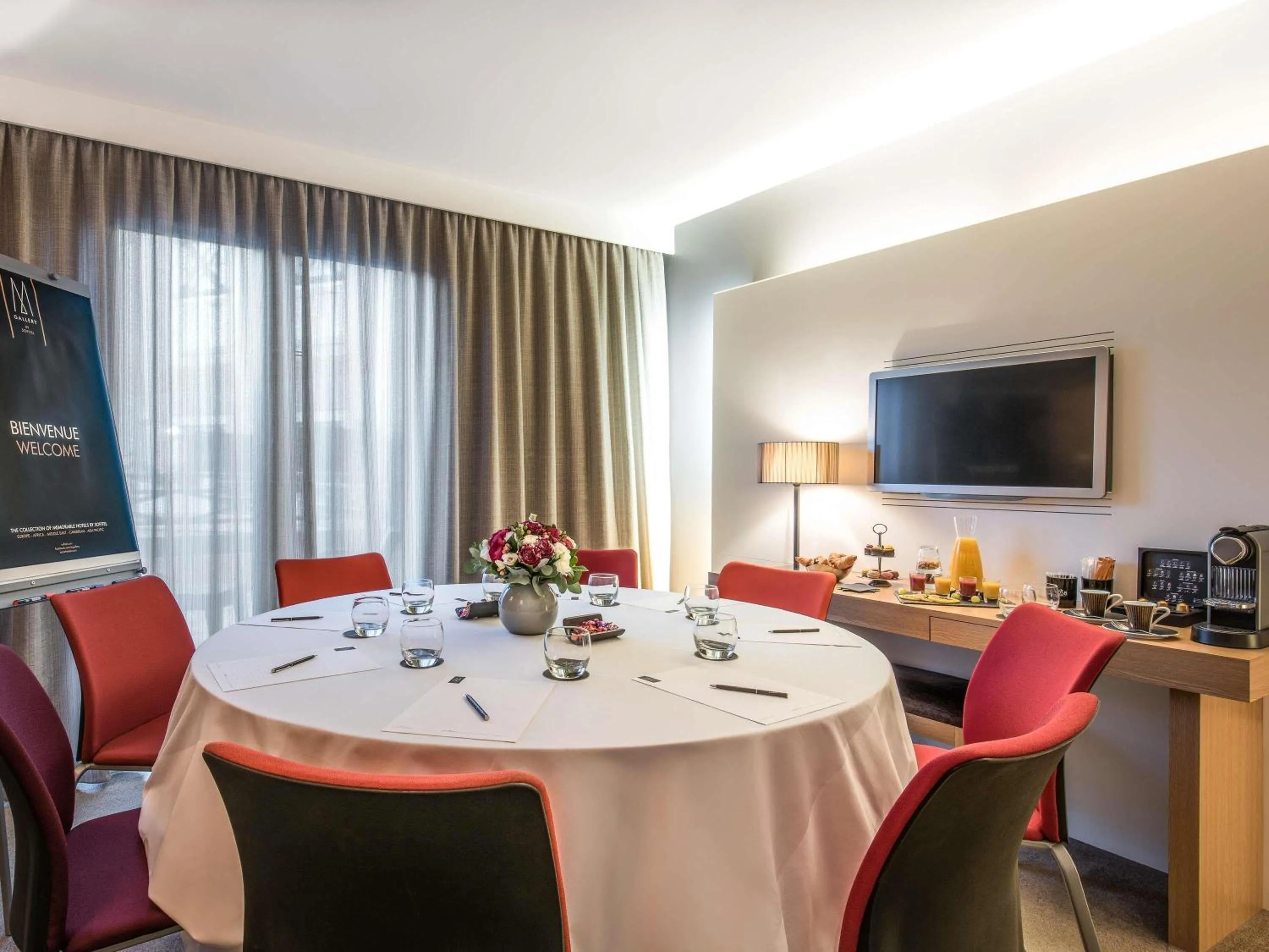 Meeting/conference room in Grand Hôtel Roi René Aix - MGallery Collection