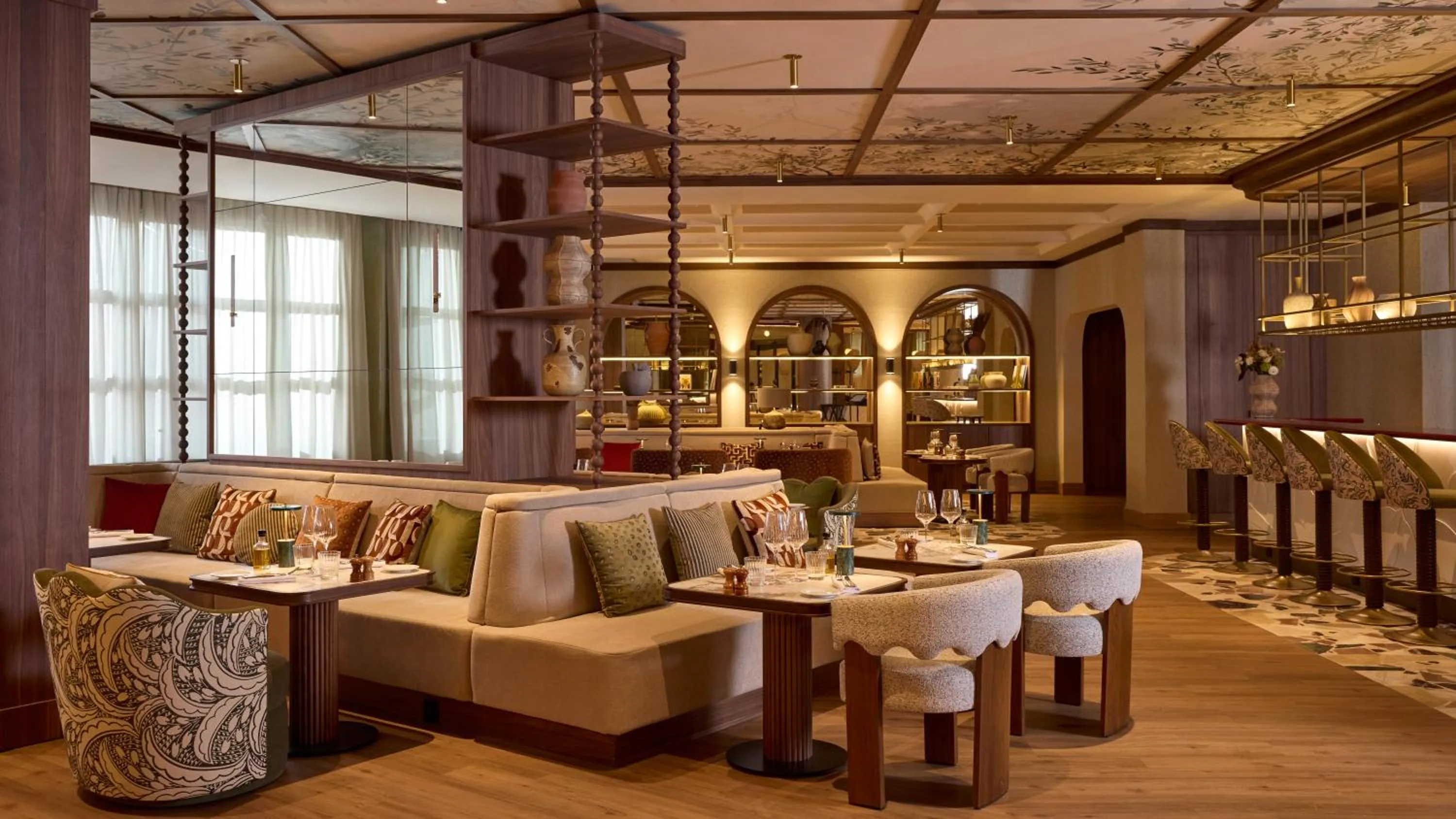 Lounge or bar in Grand Hôtel Roi René Aix - MGallery Collection