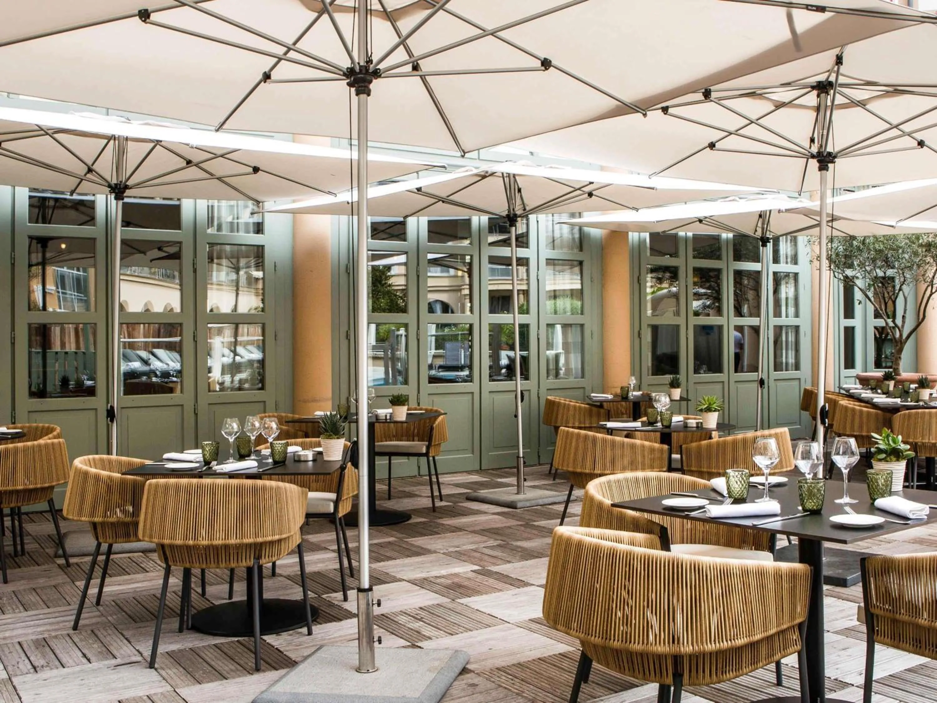 Lounge or bar in Grand Hôtel Roi René Aix - MGallery Collection