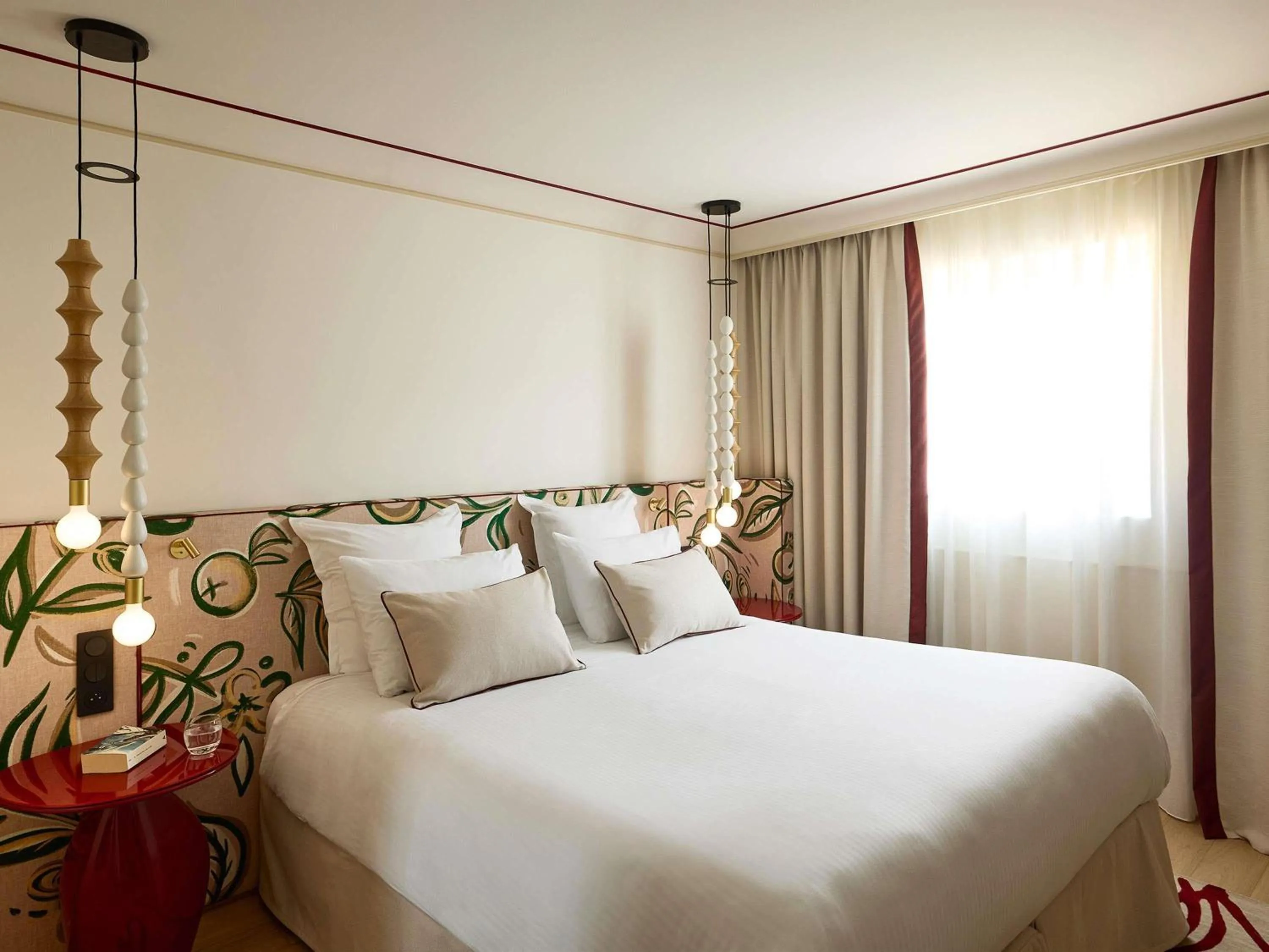 Photo of the whole room, Bed in Grand Hôtel Roi René Aix - MGallery Collection