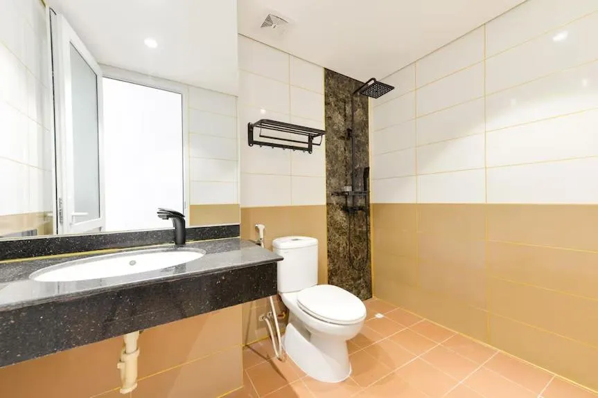 Toilet in BH Riverside Hotel