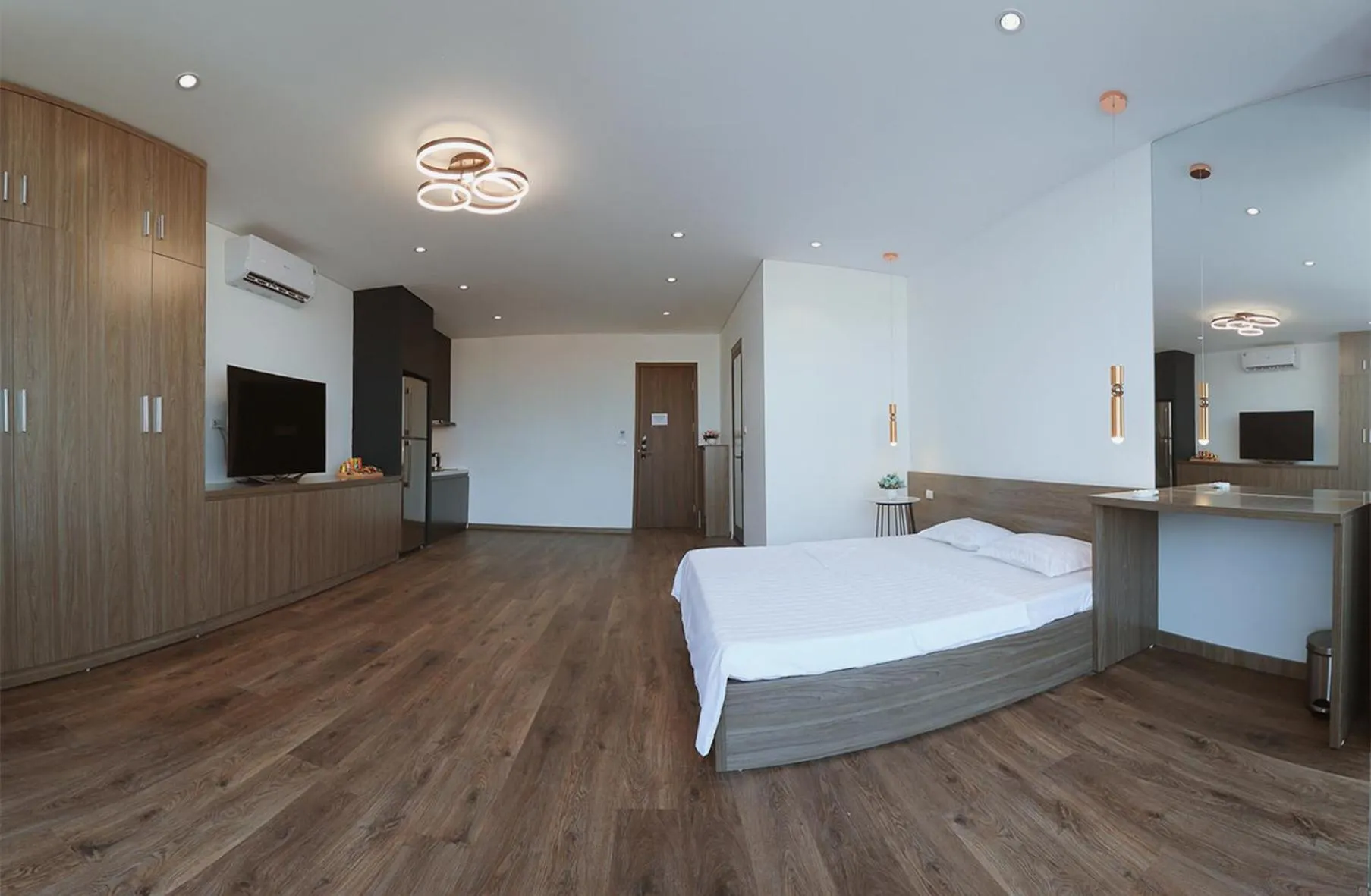 TV and multimedia, Bed in BH Riverside Hotel