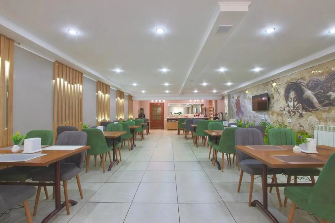 Restaurant/places to eat in Altamira Hotel