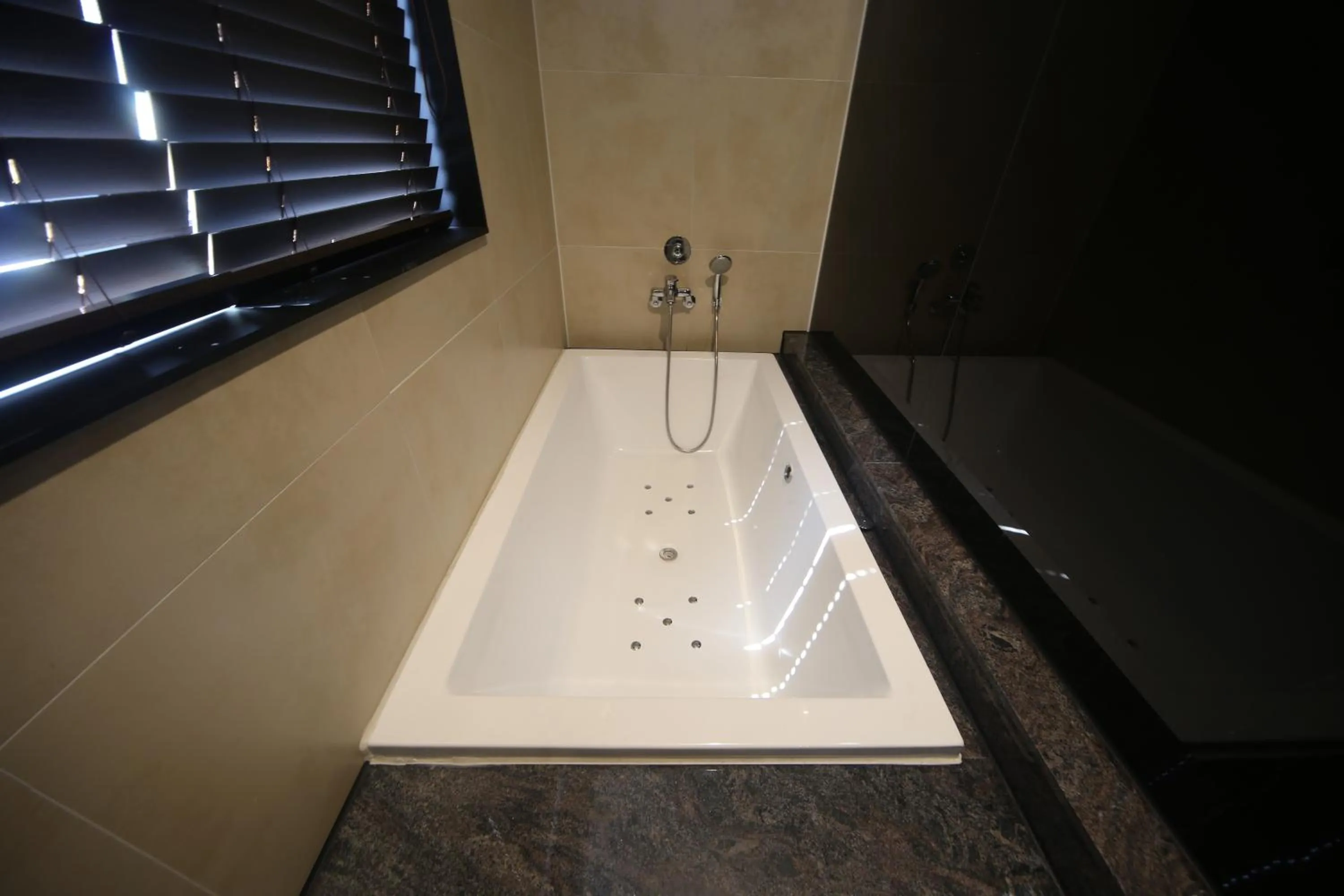 Bath in Beomil Brown Dot Hotel