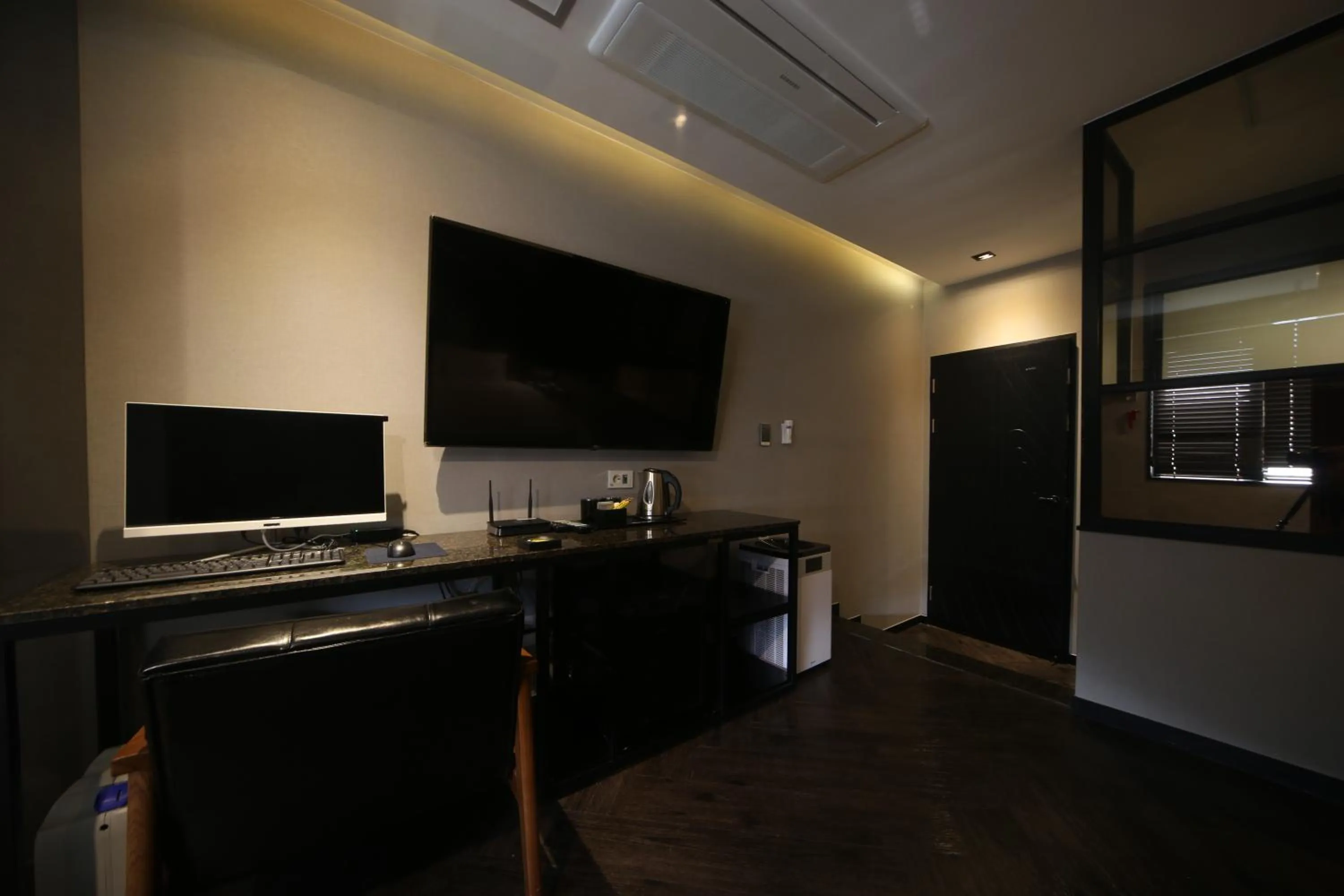 TV and multimedia in Beomil Brown Dot Hotel