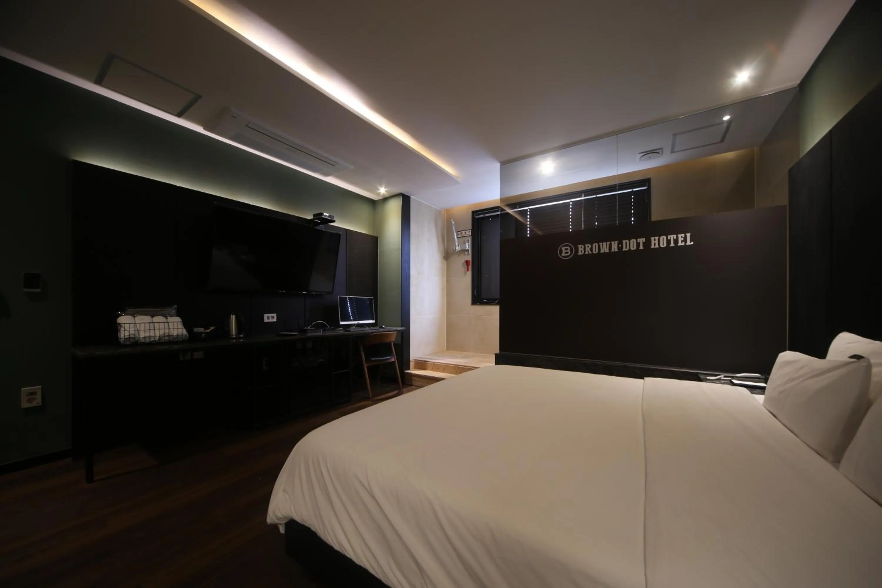 Bedroom, Bed in Beomil Brown Dot Hotel