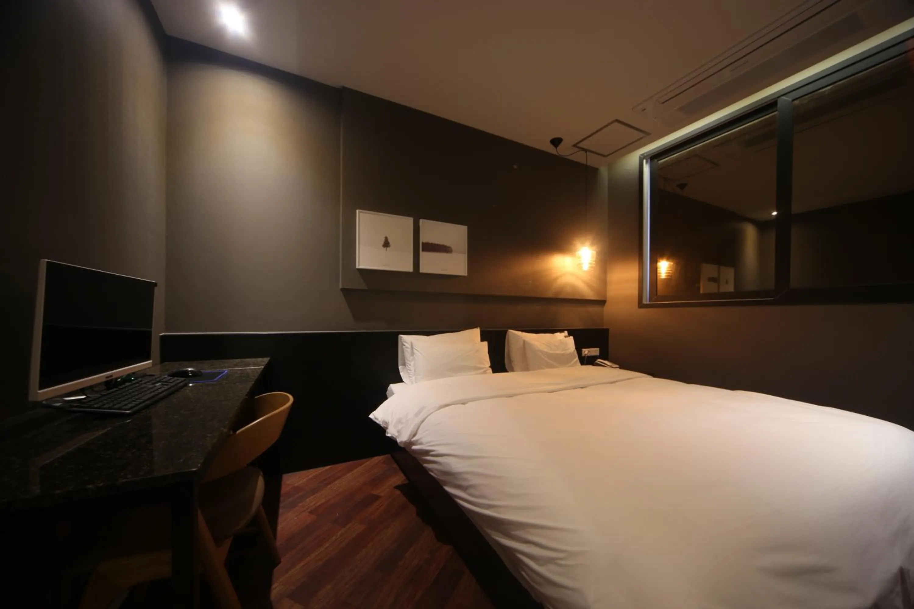 Bedroom, Bed in Beomil Brown Dot Hotel