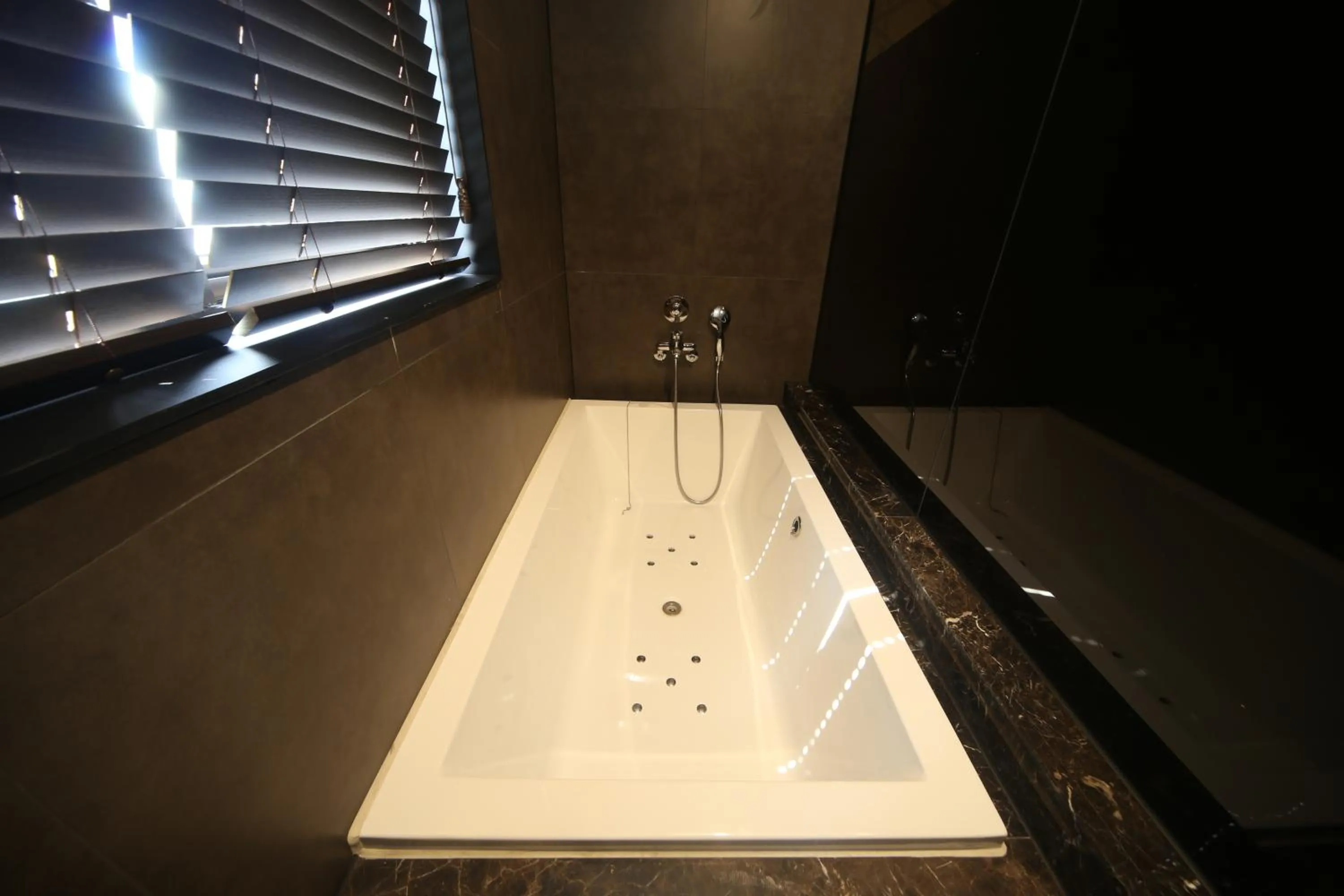 Bath in Beomil Brown Dot Hotel