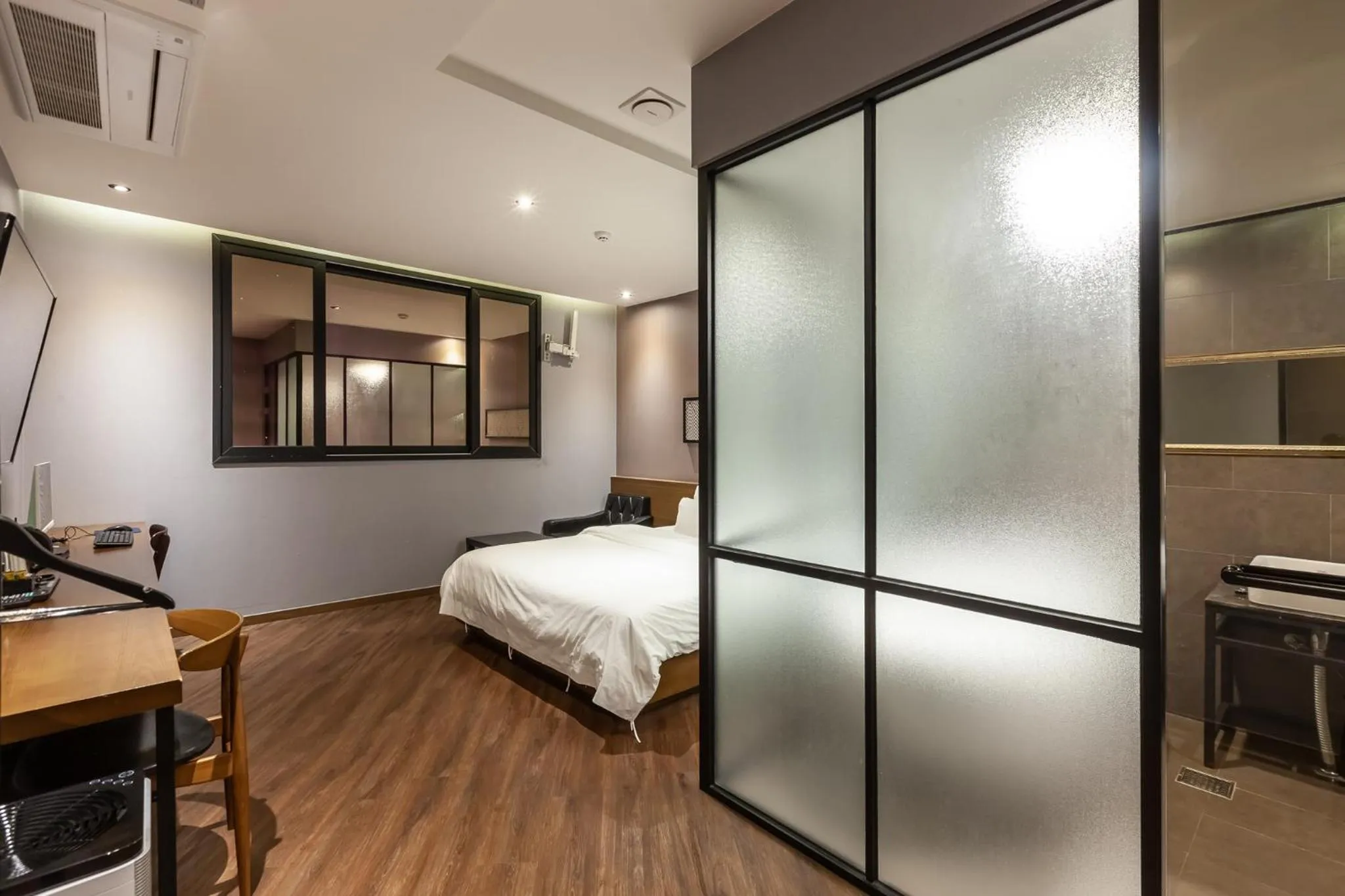 Bed in Beomil Brown Dot Hotel