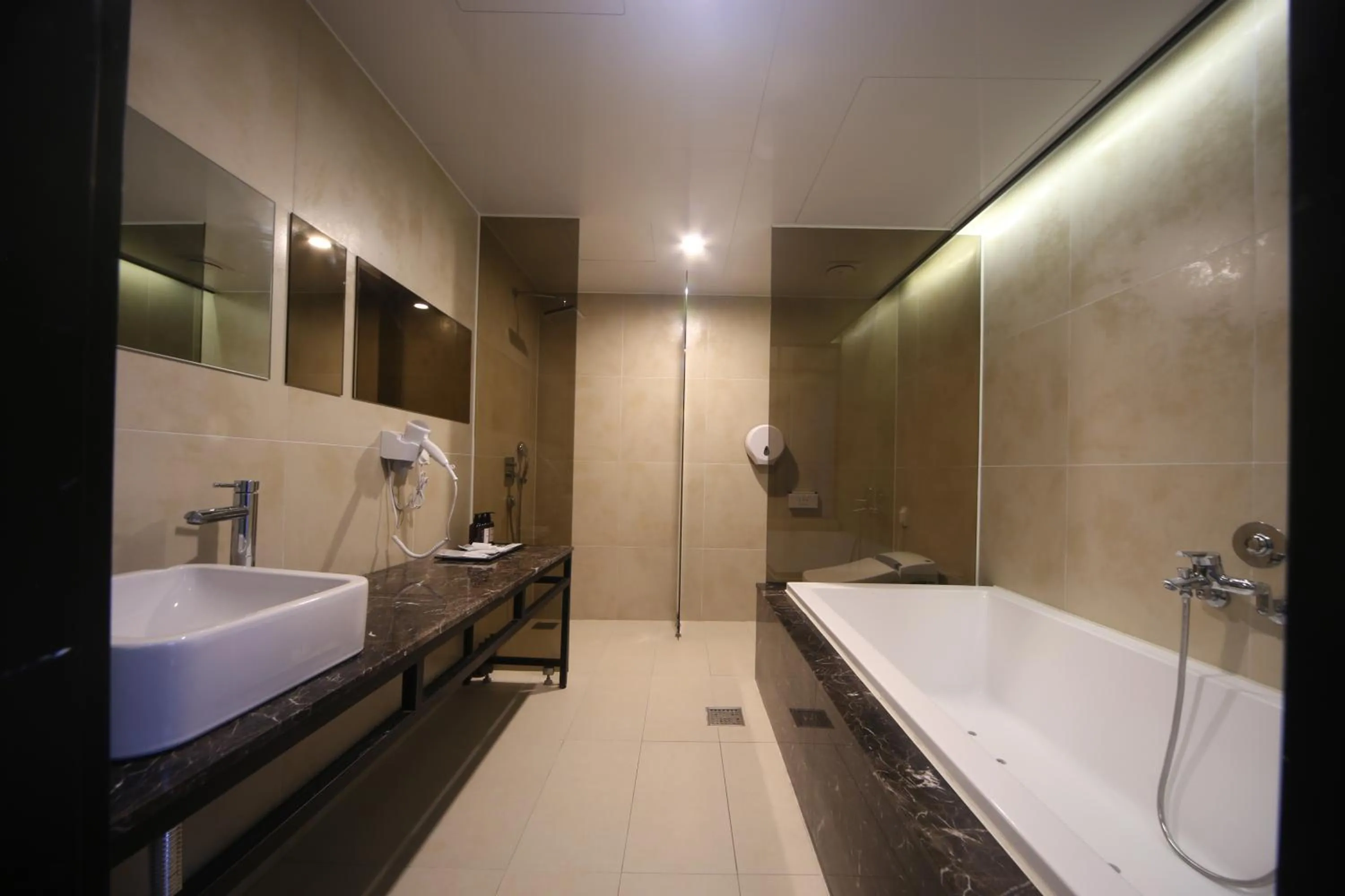 Bathroom, Bed in Beomil Brown Dot Hotel