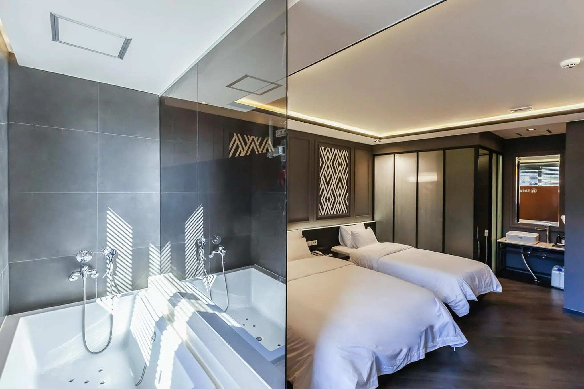 Photo of the whole room, Bed in Beomil Brown Dot Hotel