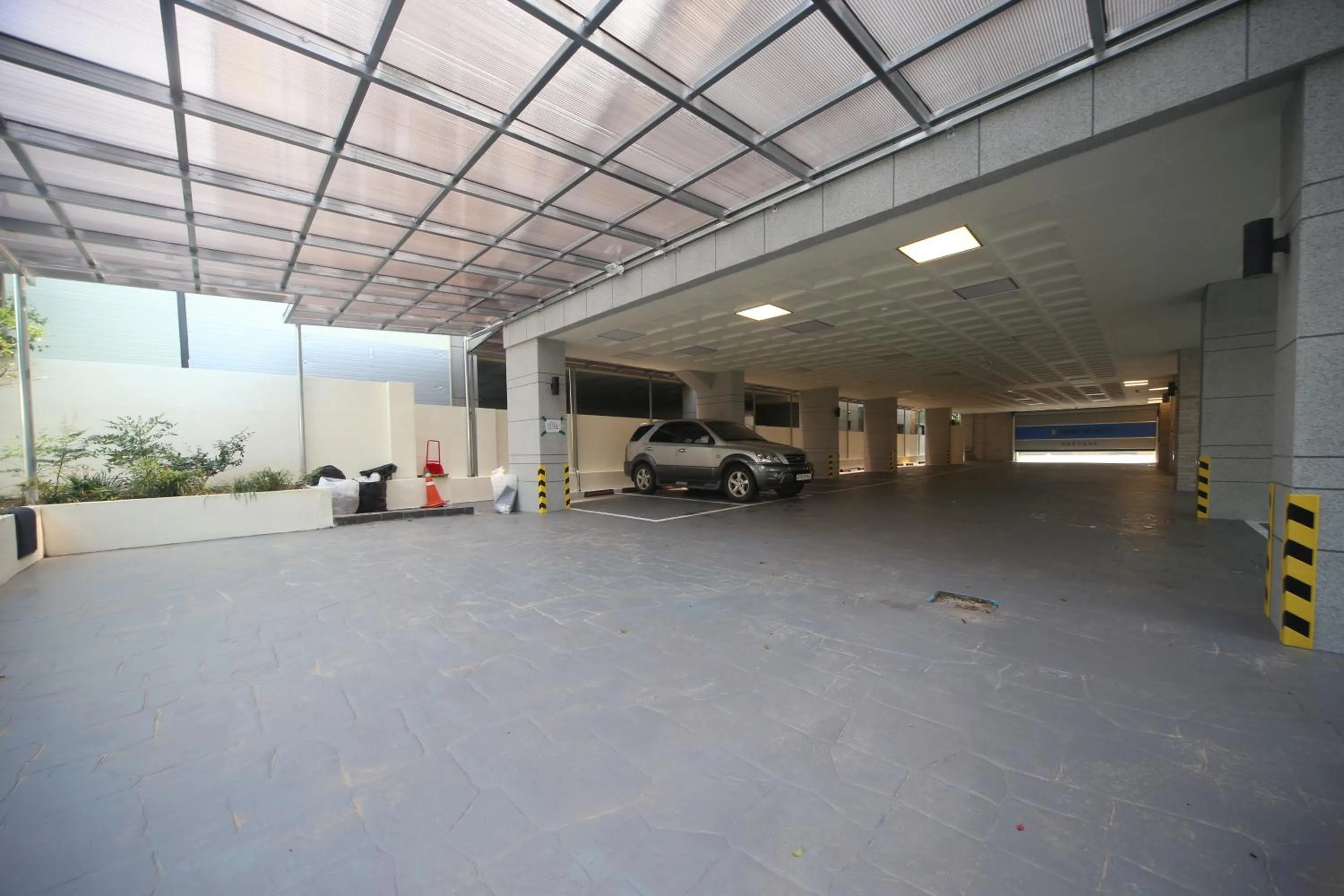 Parking in Beomil Brown Dot Hotel