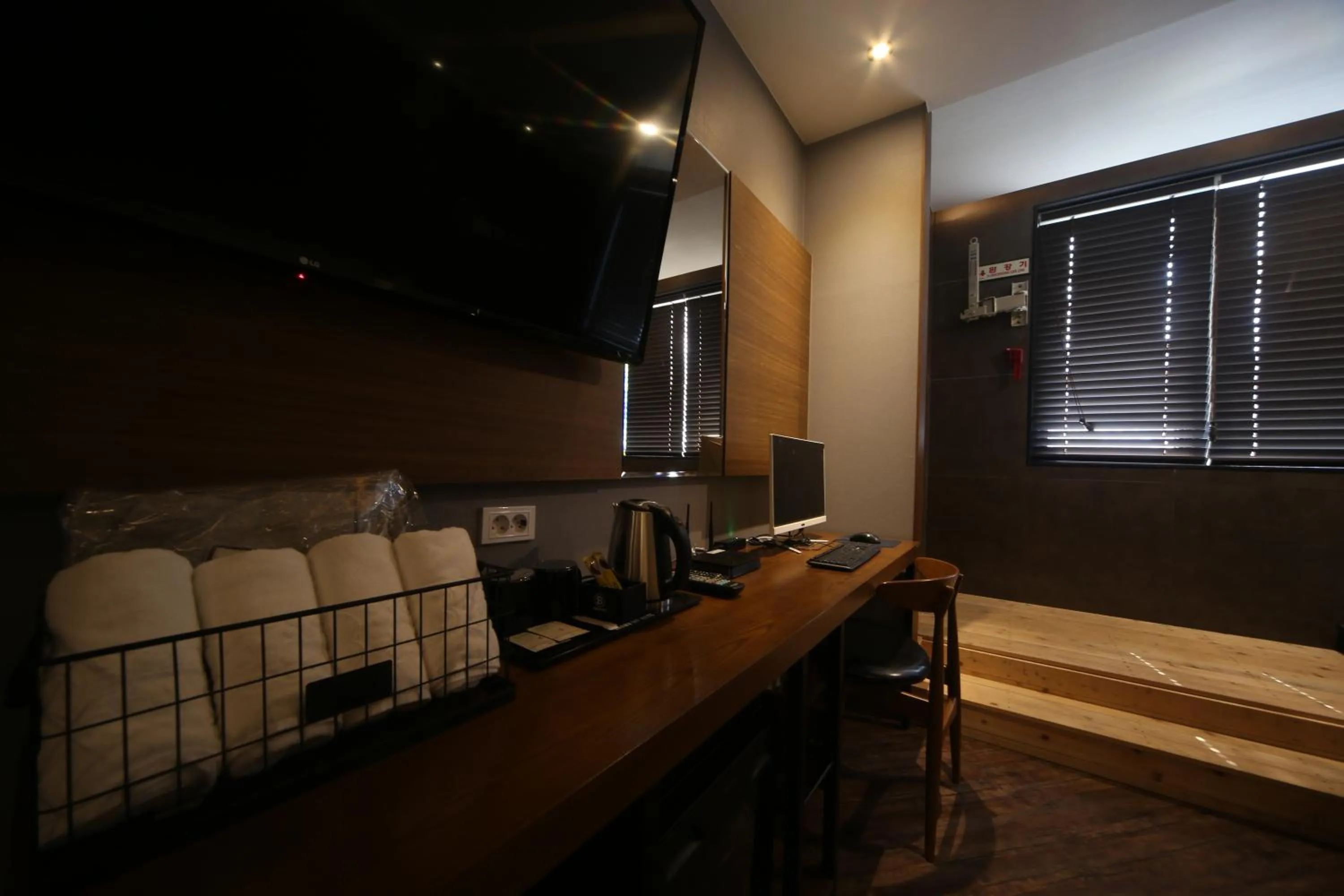 TV and multimedia in Beomil Brown Dot Hotel