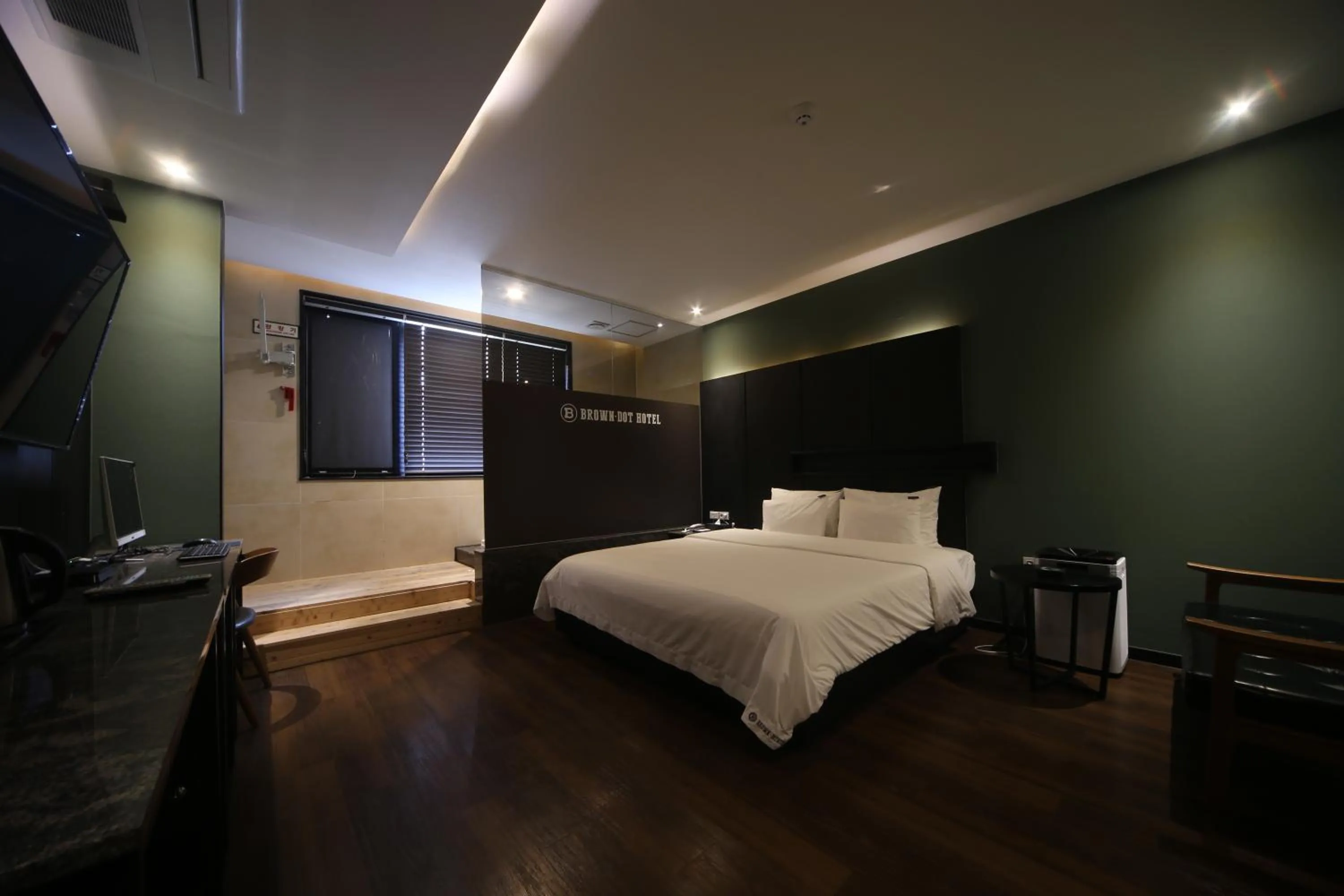 Photo of the whole room, Bed in Beomil Brown Dot Hotel
