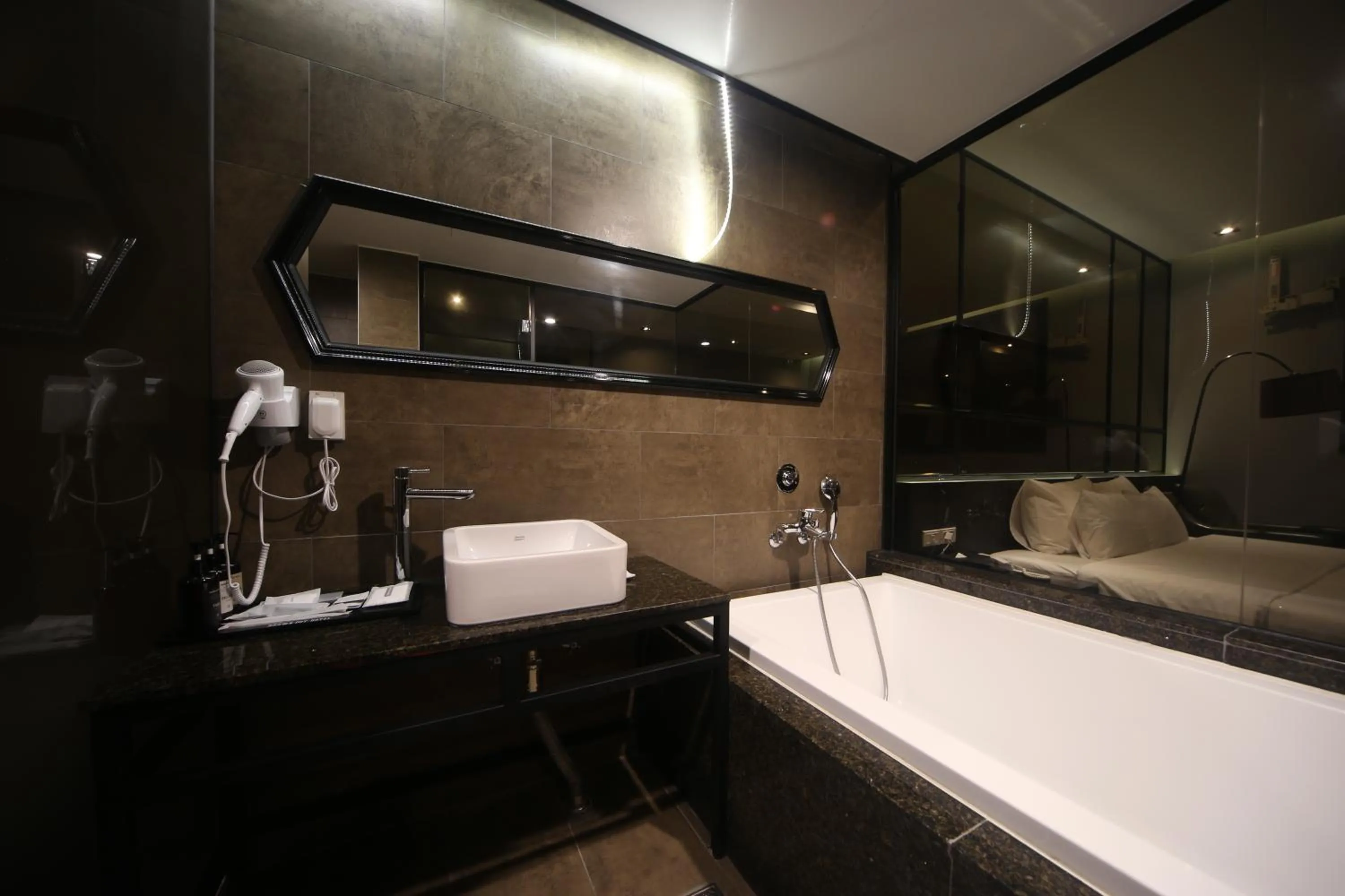 Hot Tub in Beomil Brown Dot Hotel