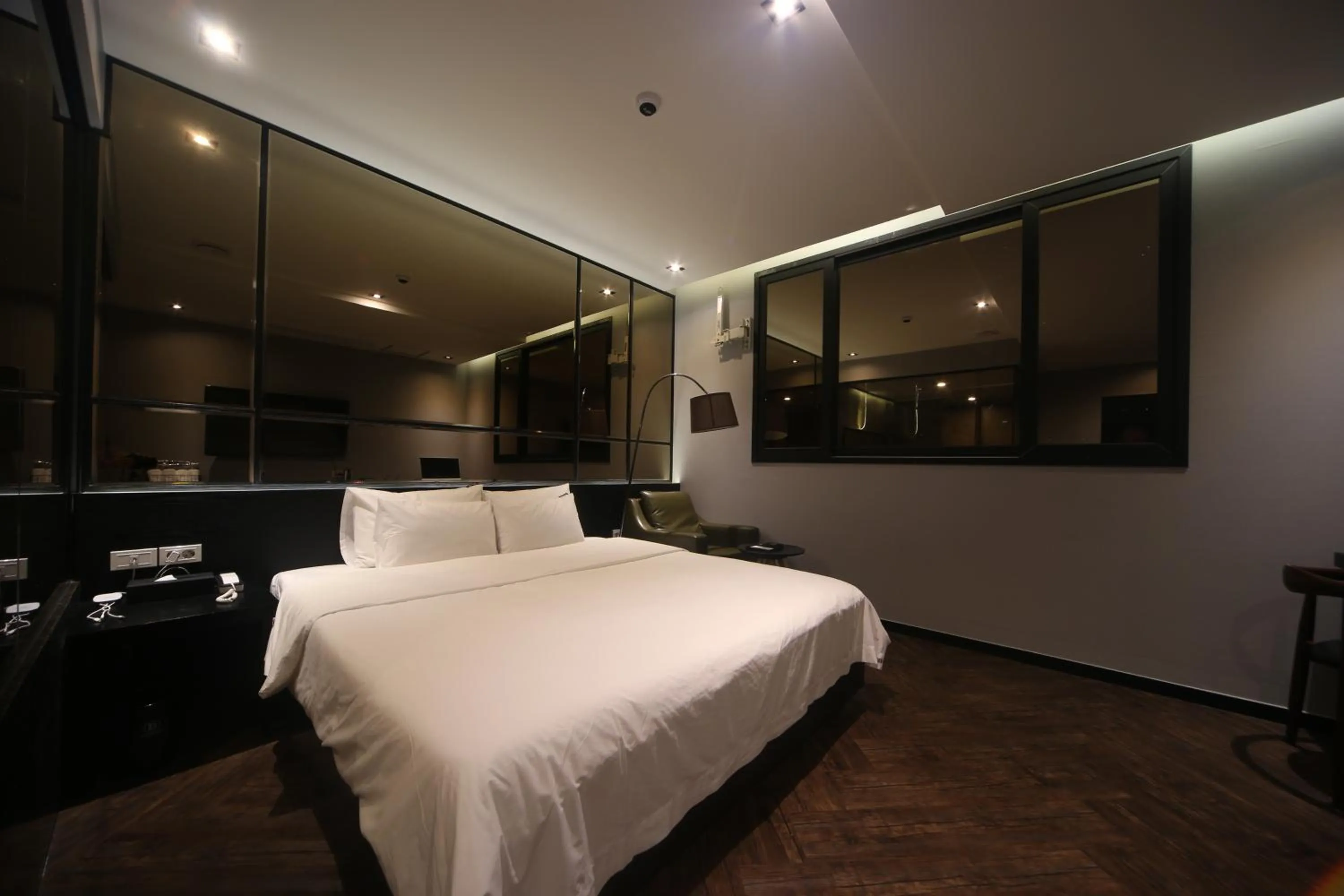 Bedroom, Bed in Beomil Brown Dot Hotel