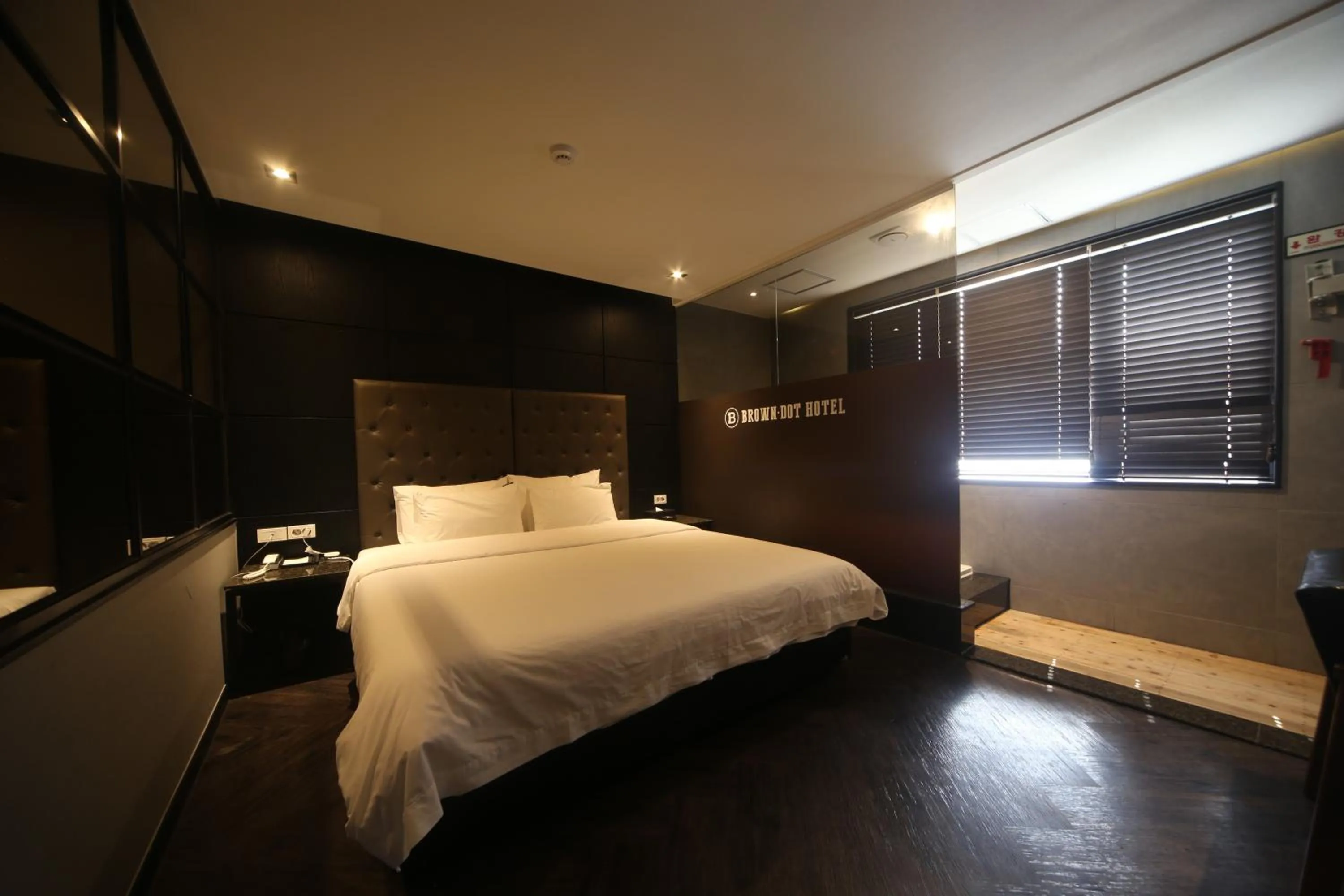 Bedroom, Bed in Beomil Brown Dot Hotel